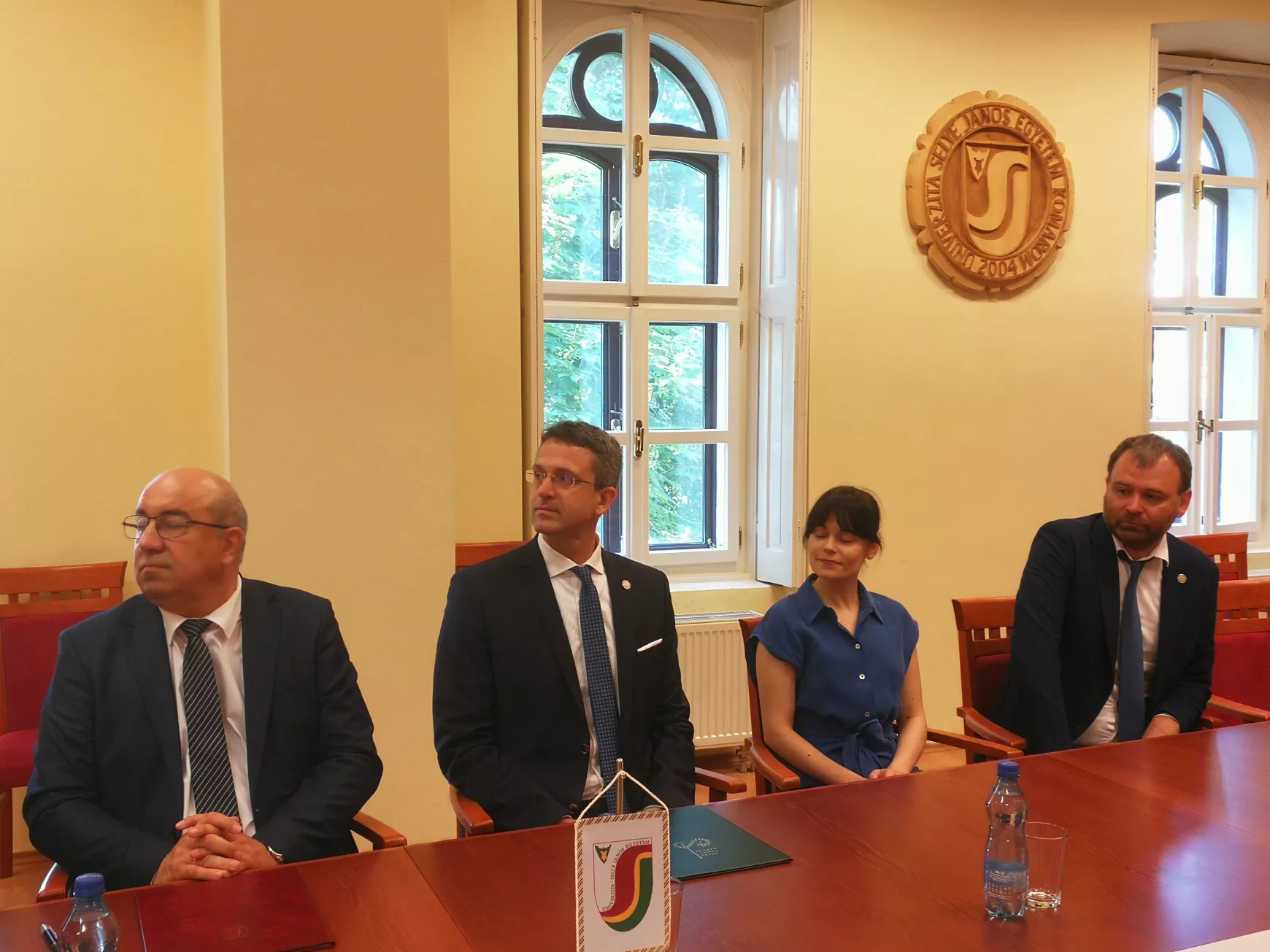  Történelmi pillanat a Selye János Egyetemen: sokrétű együttműködés követi a memorandum mai aláírását