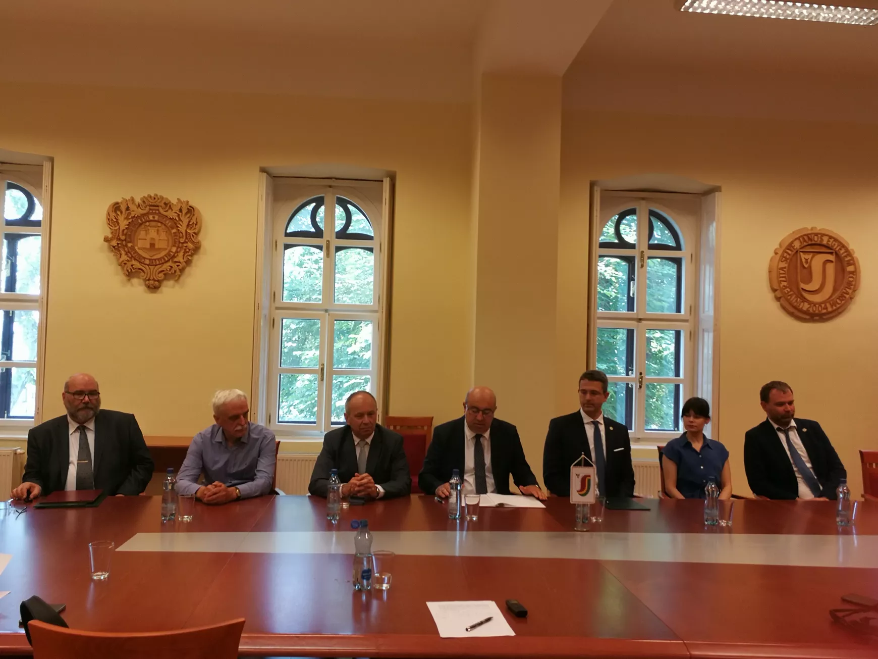  Történelmi pillanat a Selye János Egyetemen: sokrétű együttműködés követi a memorandum mai aláírását