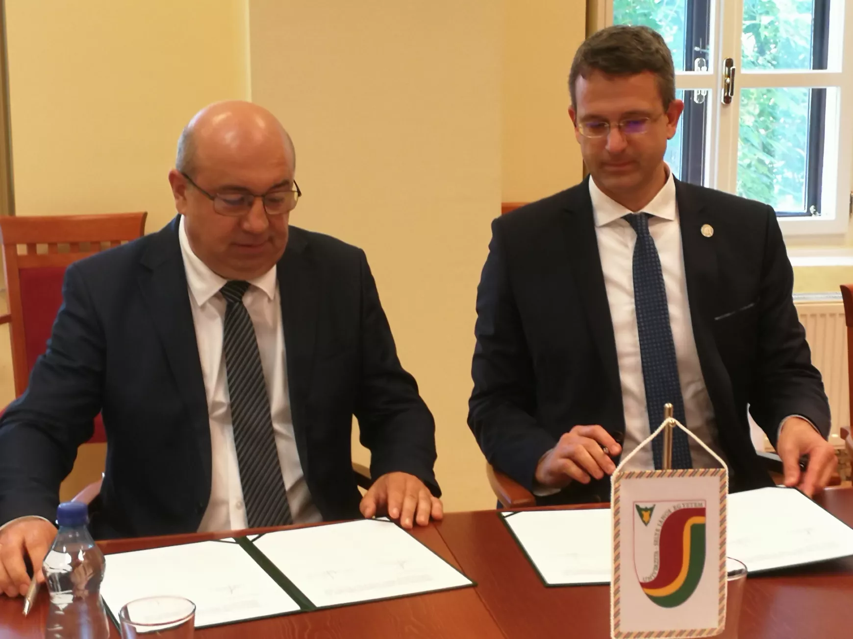  Történelmi pillanat a Selye János Egyetemen: sokrétű együttműködés követi a memorandum mai aláírását