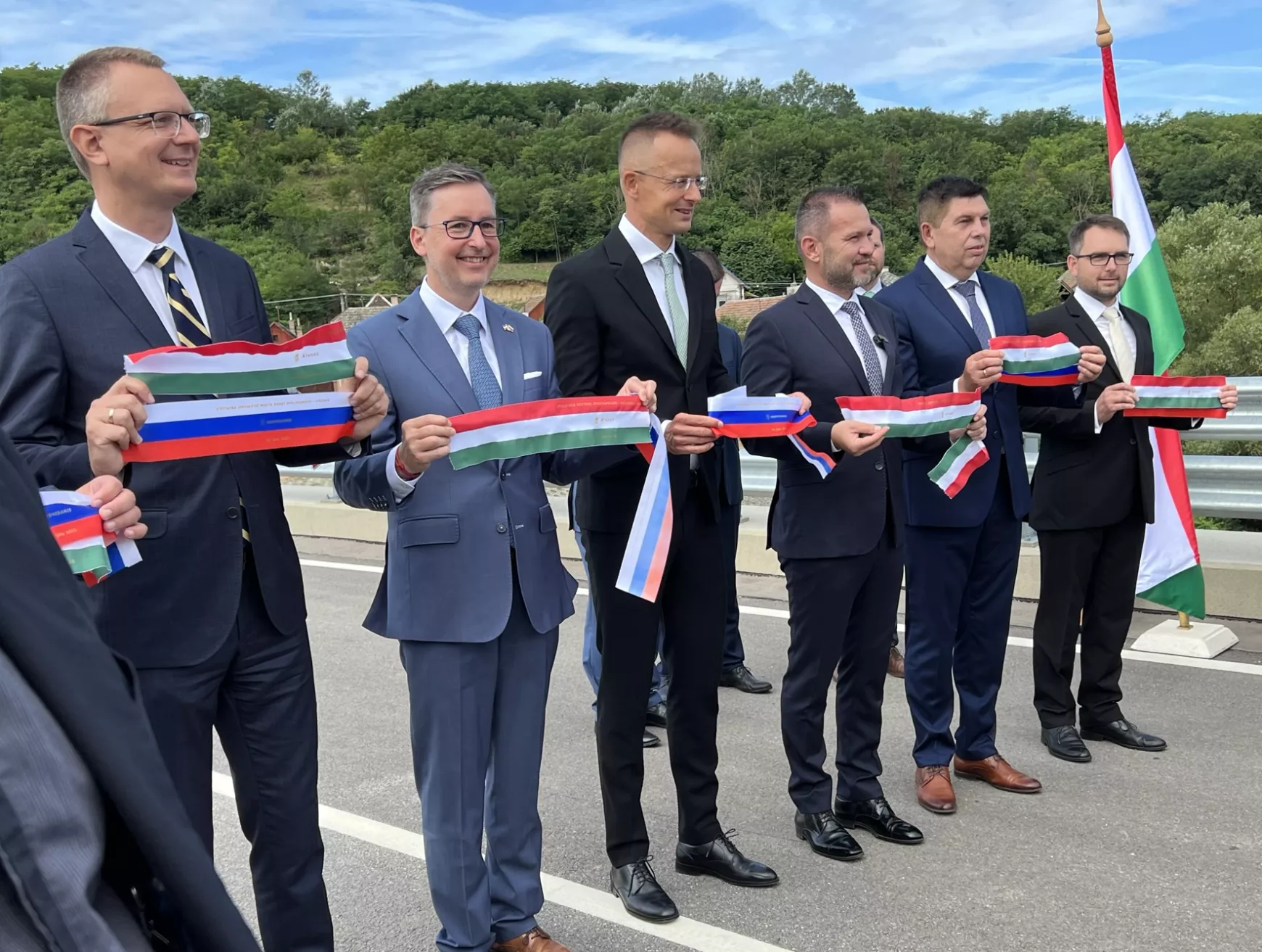 Hídavatás Helembán - szalagátvágás
