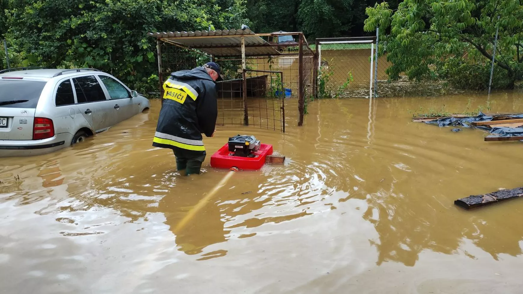 Árvíz Gömörben, tűzoltó szivattyú