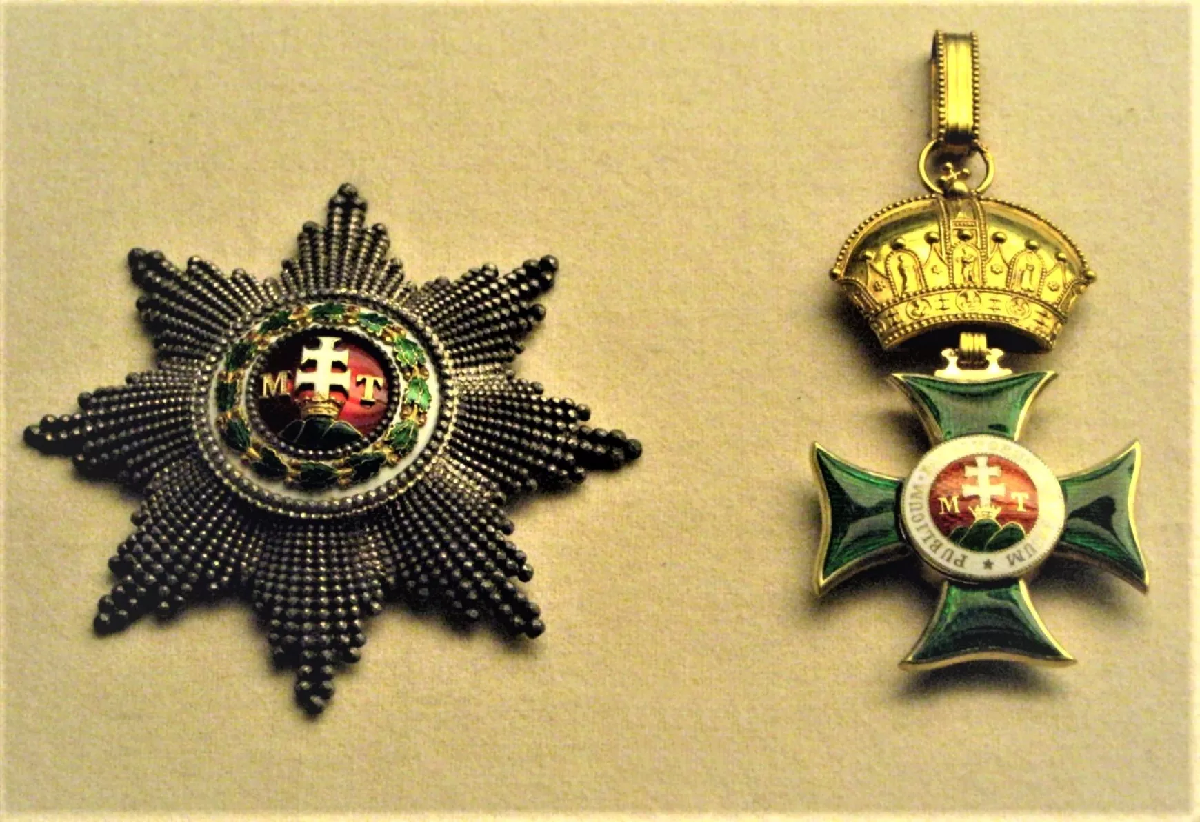 Komoly díj