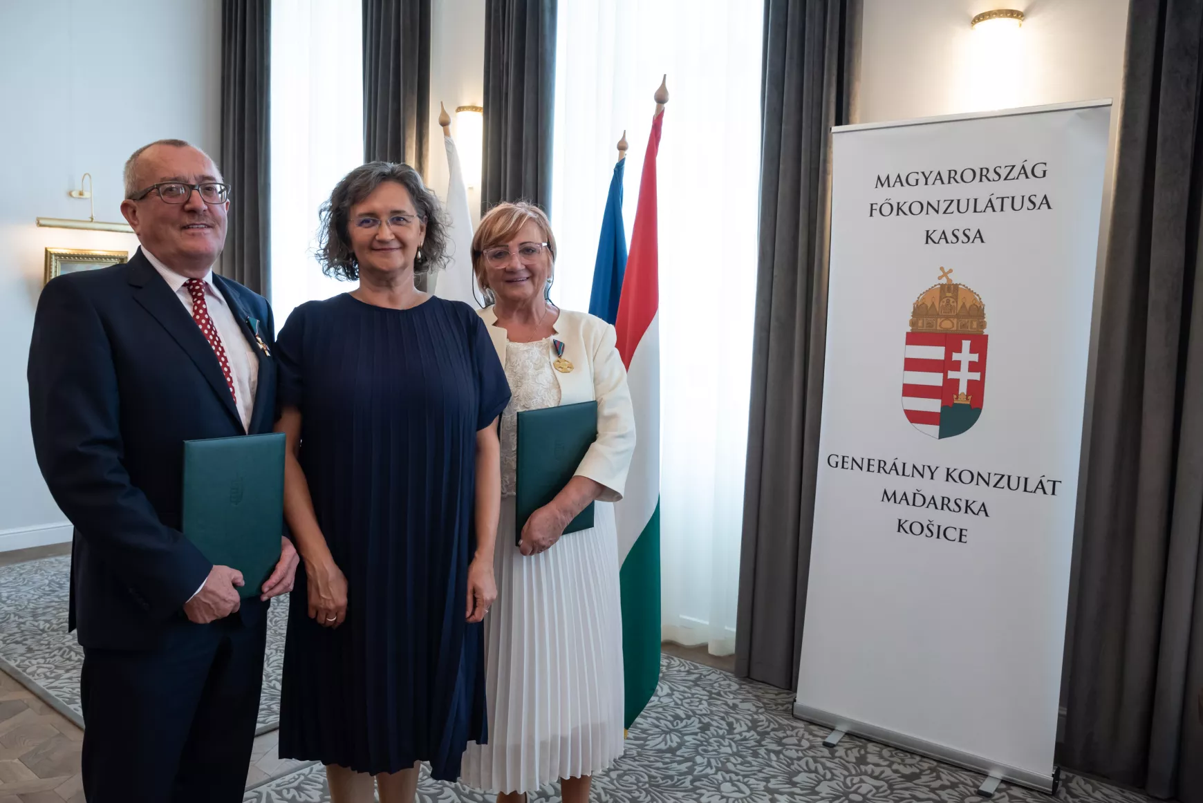 Dusza János, Hetey Ágota főkonzul és Halász Márta