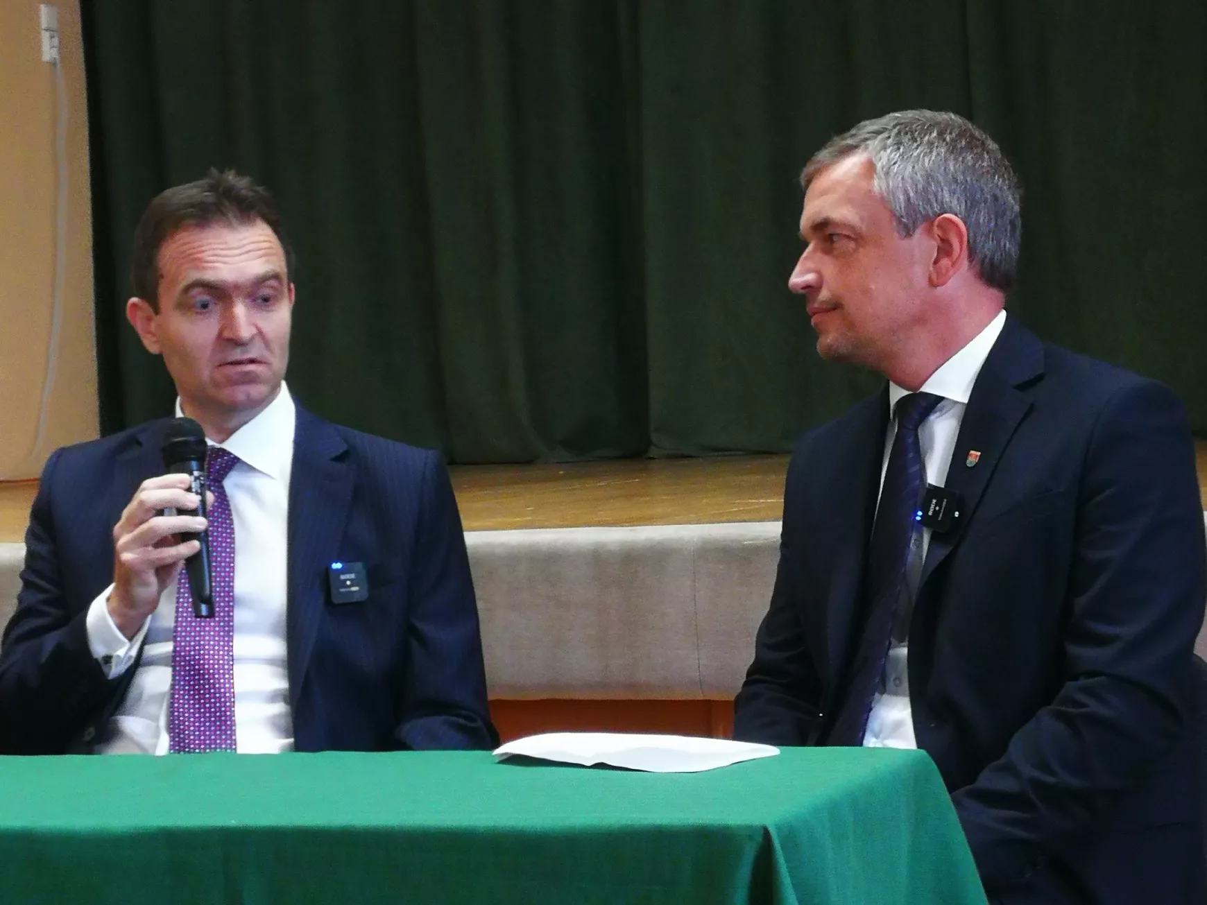 Előbb a volt évfolyamtársa, majd a média több képviselője faggatta Ódor kormányfőt 