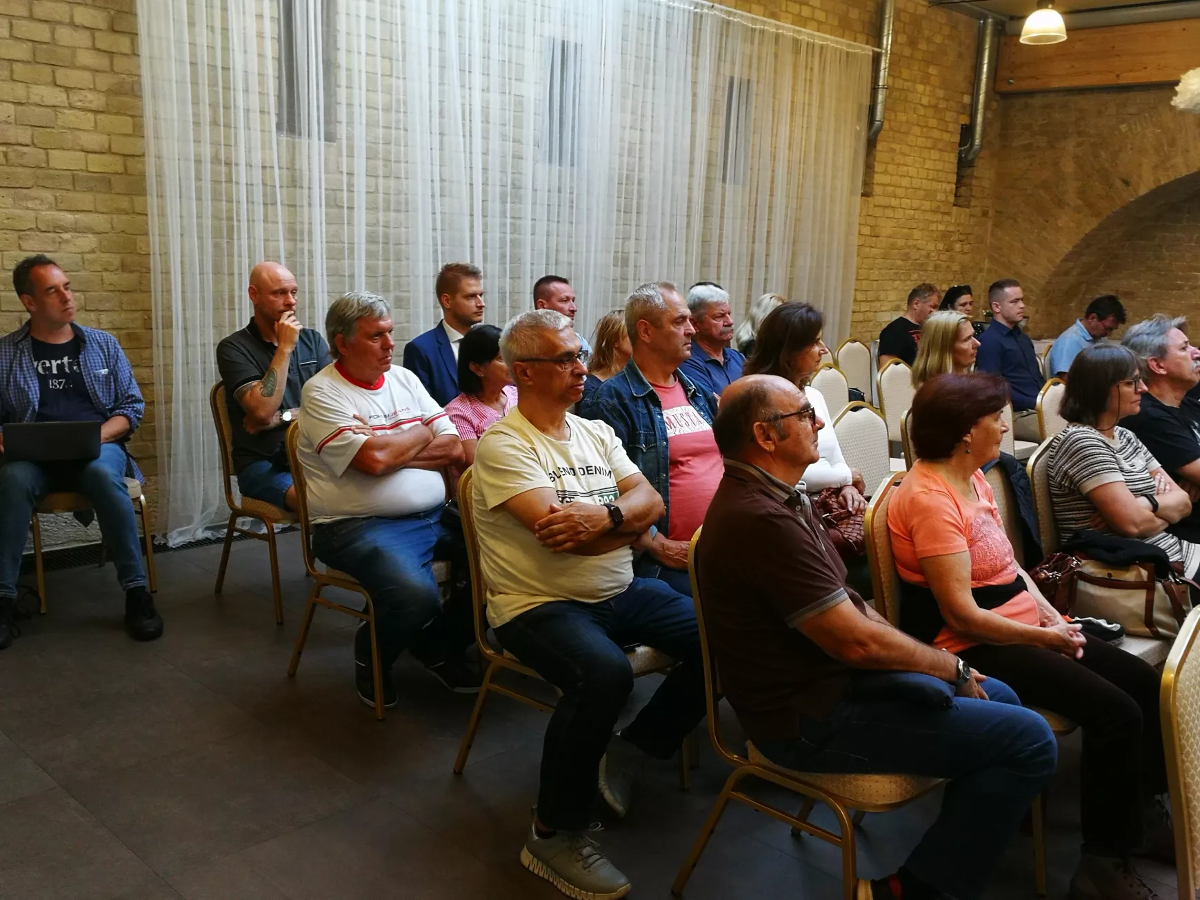 Hiteles, hatékony, szakszerű képviseletet a parlamentbe! KÉPEKKEL