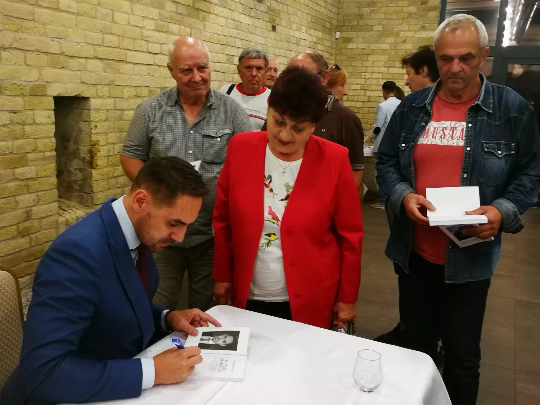 Hiteles, hatékony, szakszerű képviseletet a parlamentbe! KÉPEKKEL