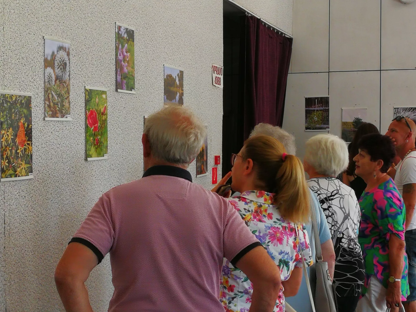 Kiállítás nyílt a komáromi nyugdíjasklub tagjainak fotóiból az „Egressy VMK-ban” KÉPEKKEL 