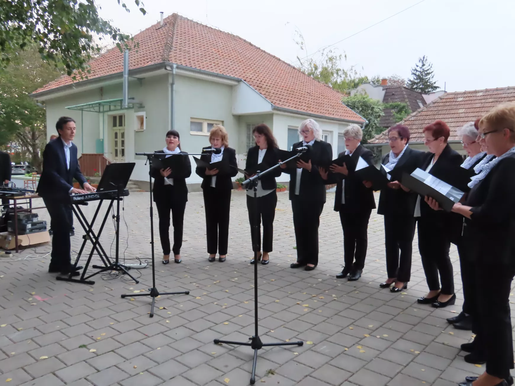 A Melodik női énekkar