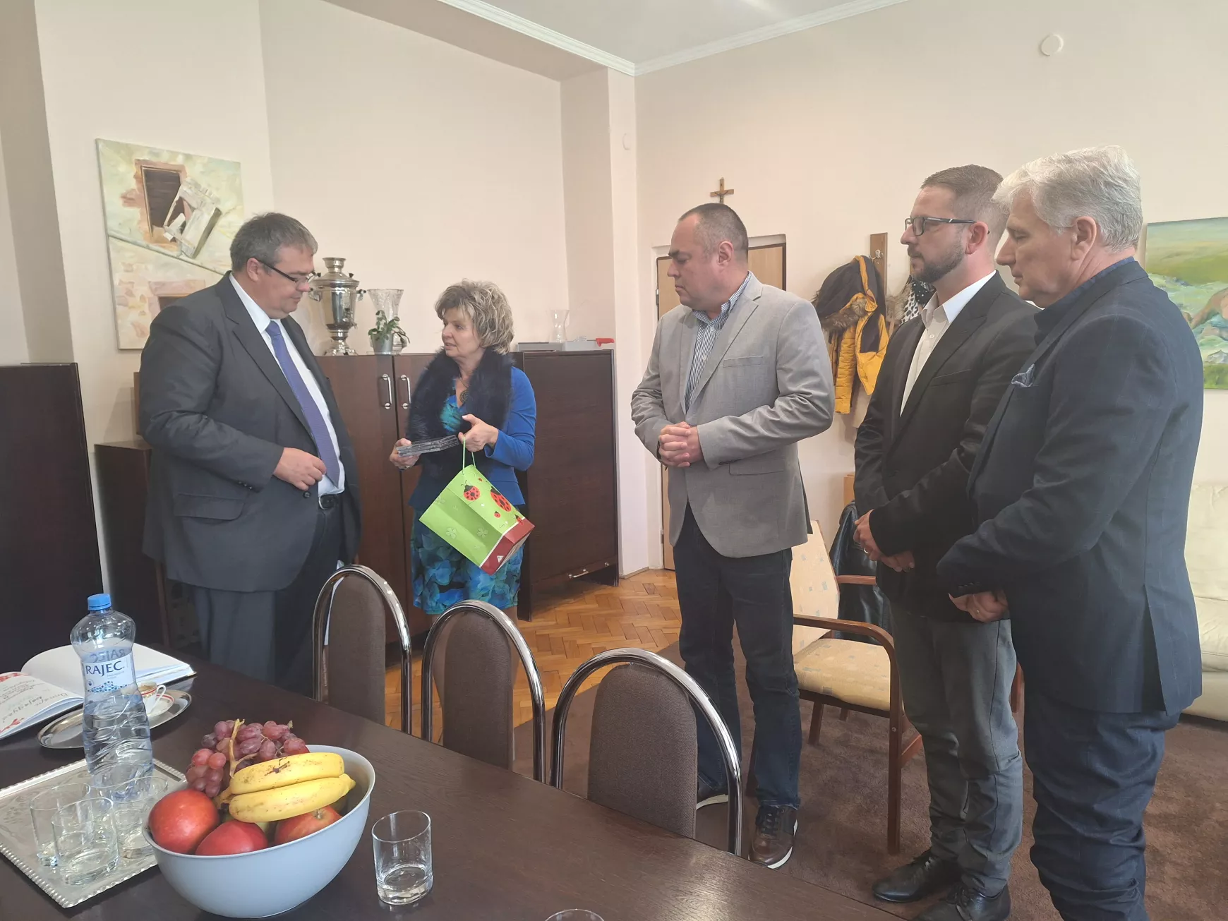 Ajándékátadás a Galántai Kodály Zoltán Alapiskolában 
