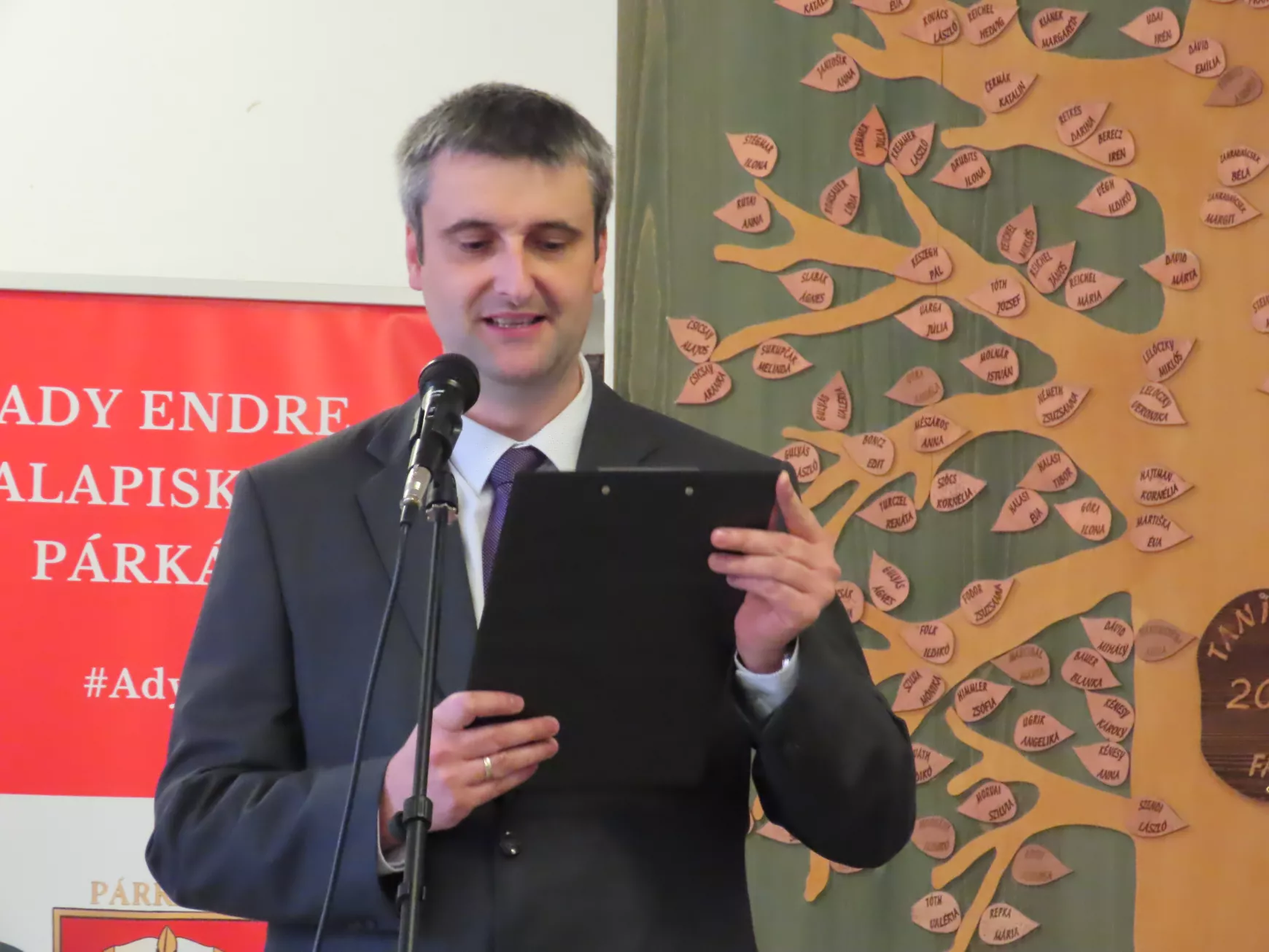 Bacsó Péter a párkányi Ady Endre Alapiskola igazgatója