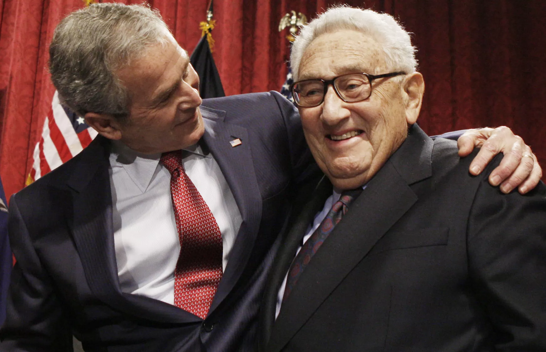 George W. Bush amerikai elnök Henry Kissingerrel 2008-ban