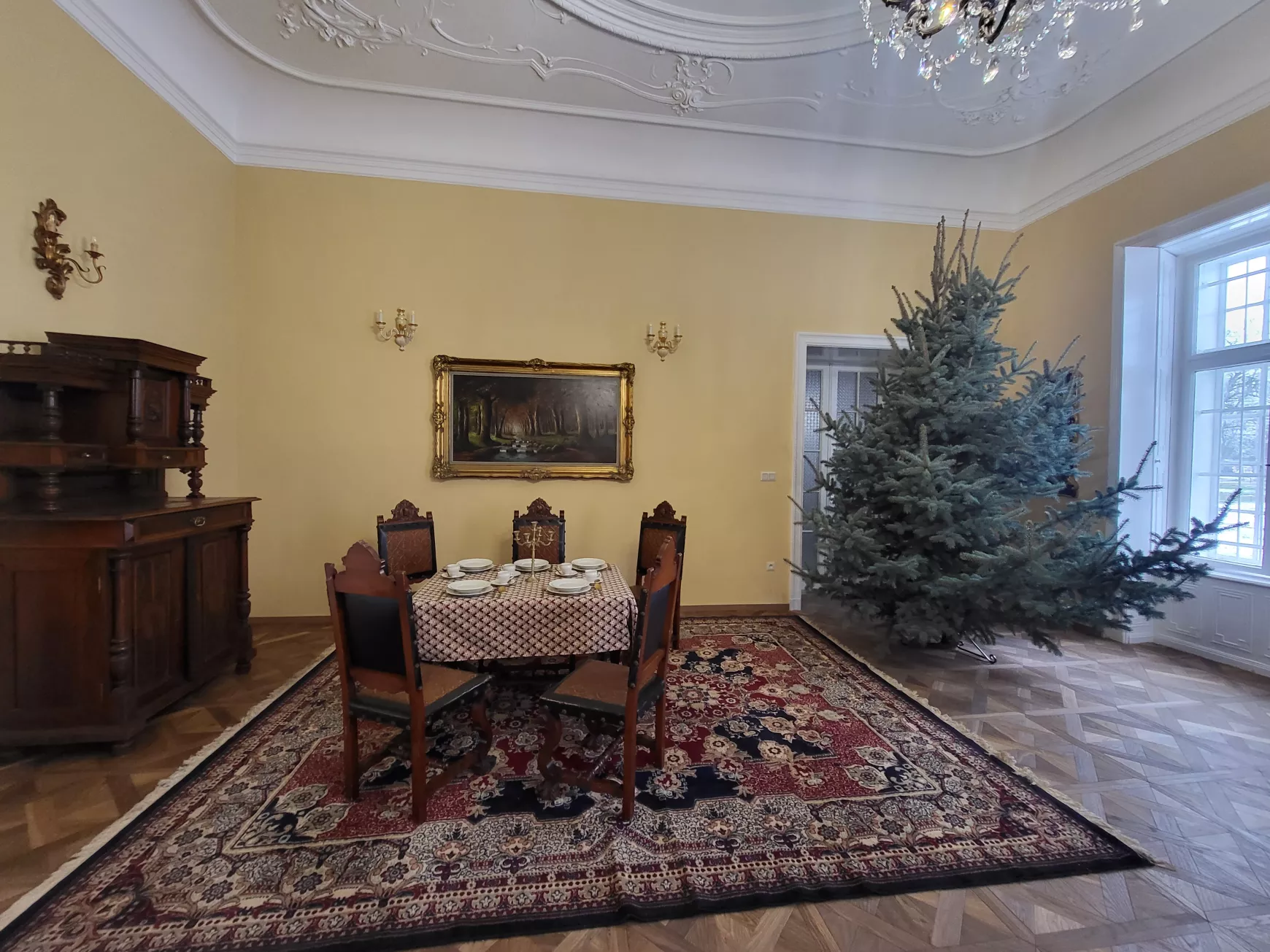 Tallósi őstermelői piac az Esterházy kastély udvarán