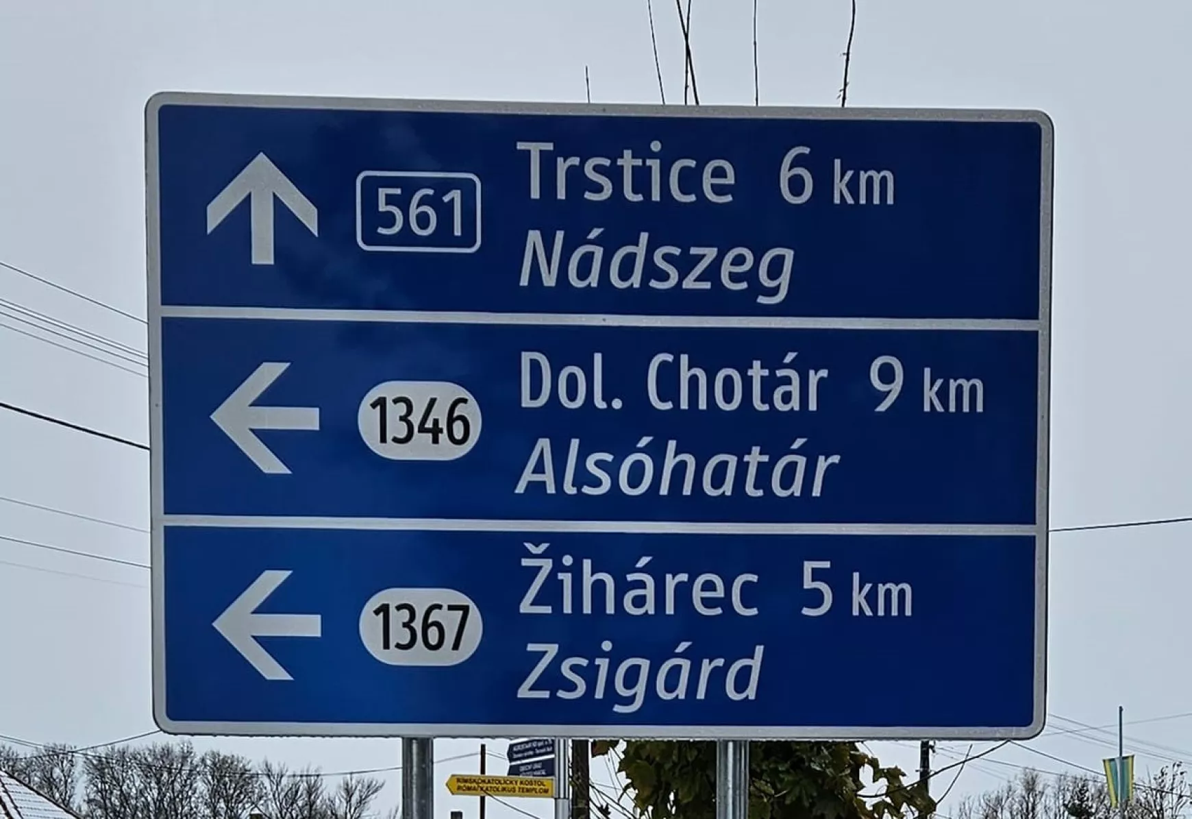 Kétnyelvű kék táblák