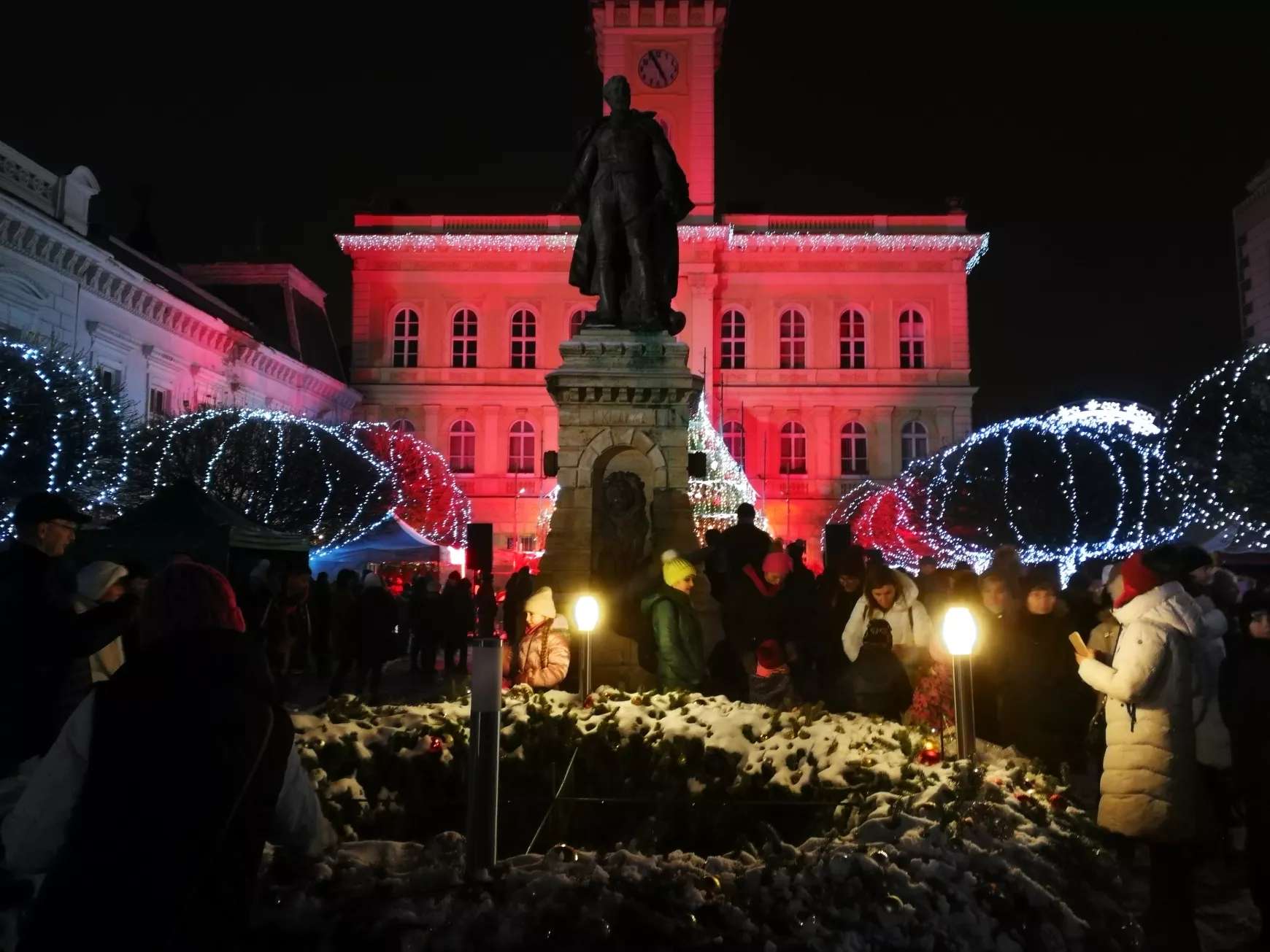 Advent 2. vasárnapján Piripottyal és az éneklő fenyőfa pacsirtáival Komáromban - KÉPEKKEL 