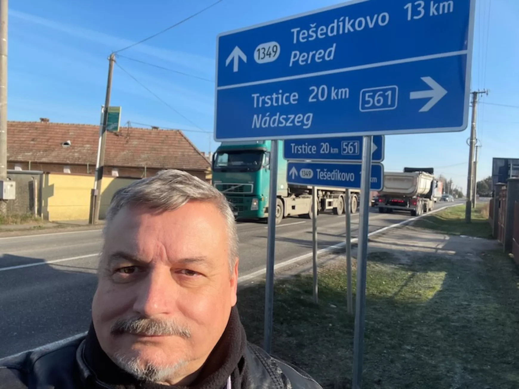 Kétnyelvű kék táblák 