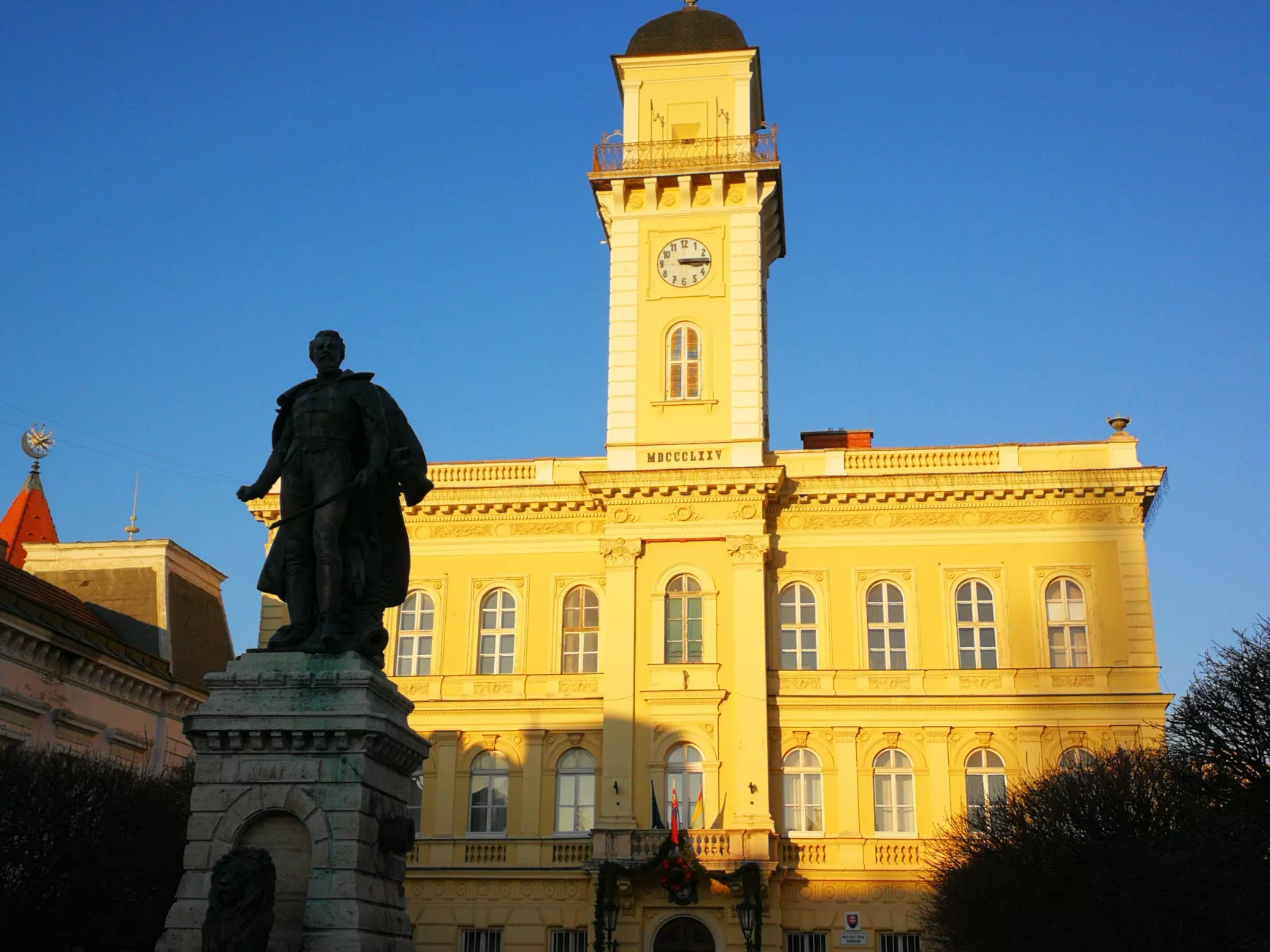 Bulizós-bálozós óévbúcsúztatás Komárom szívében