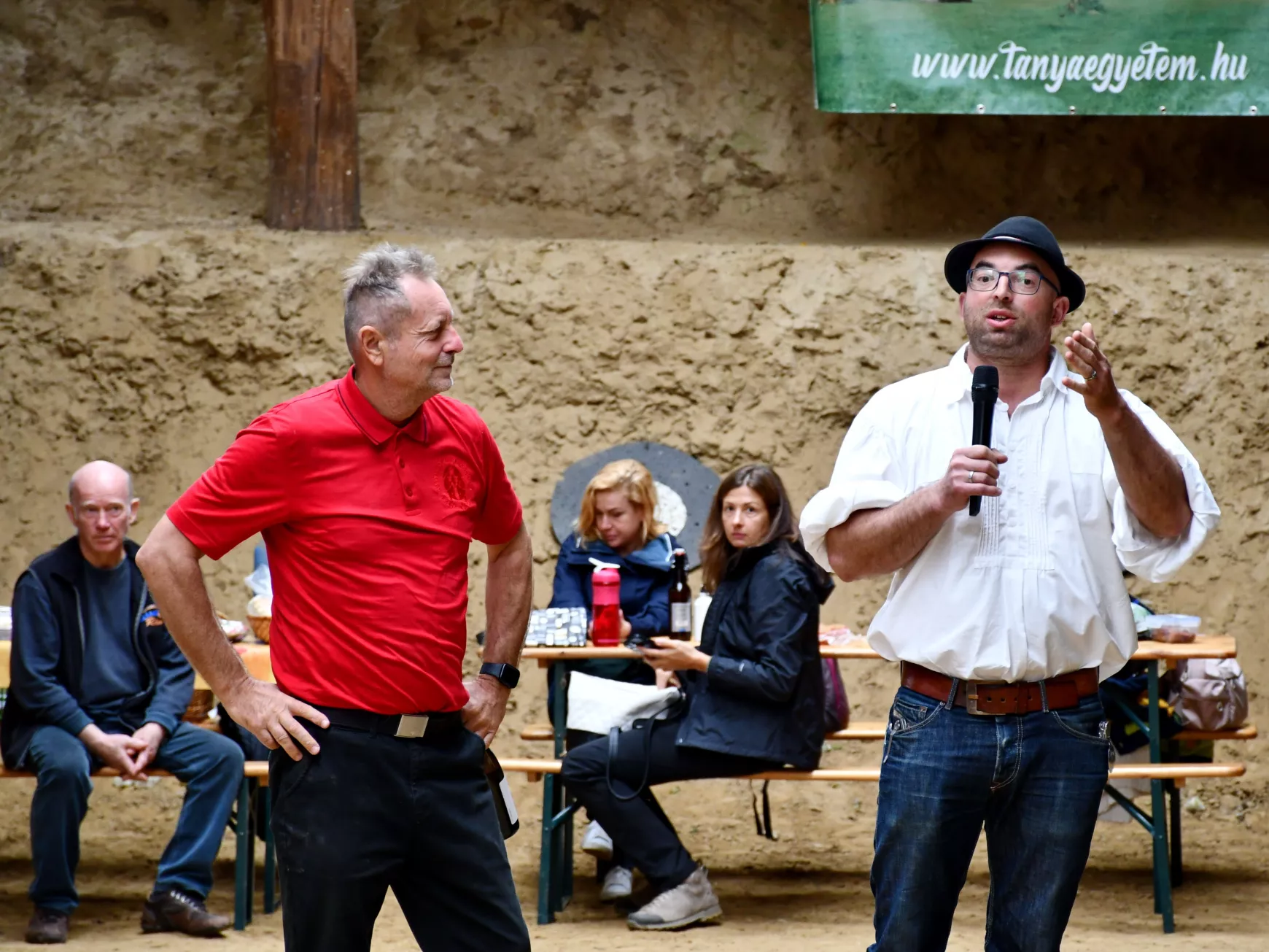 Önfenntartó tanyasiak találkozója Kassai Lajos lovasíjász világbajnok birtokán