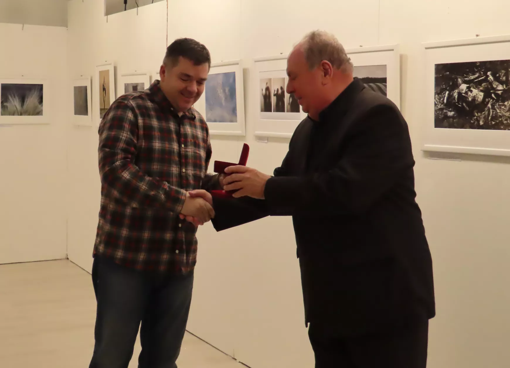 Toldi Zorán átveszi a díjat