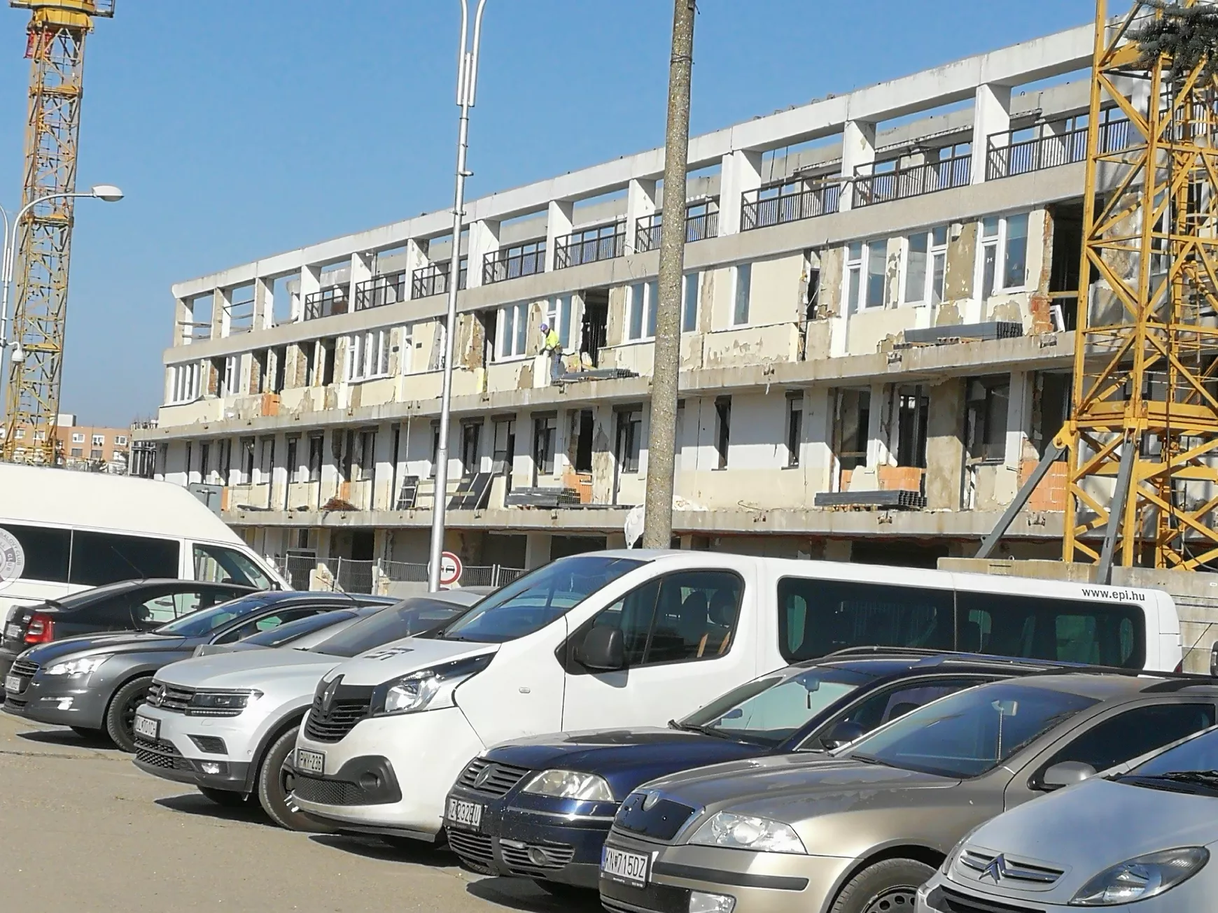 Legkésőbb szeptember végéig elkészülhet a komáromi stadion - KÉPEKKEL