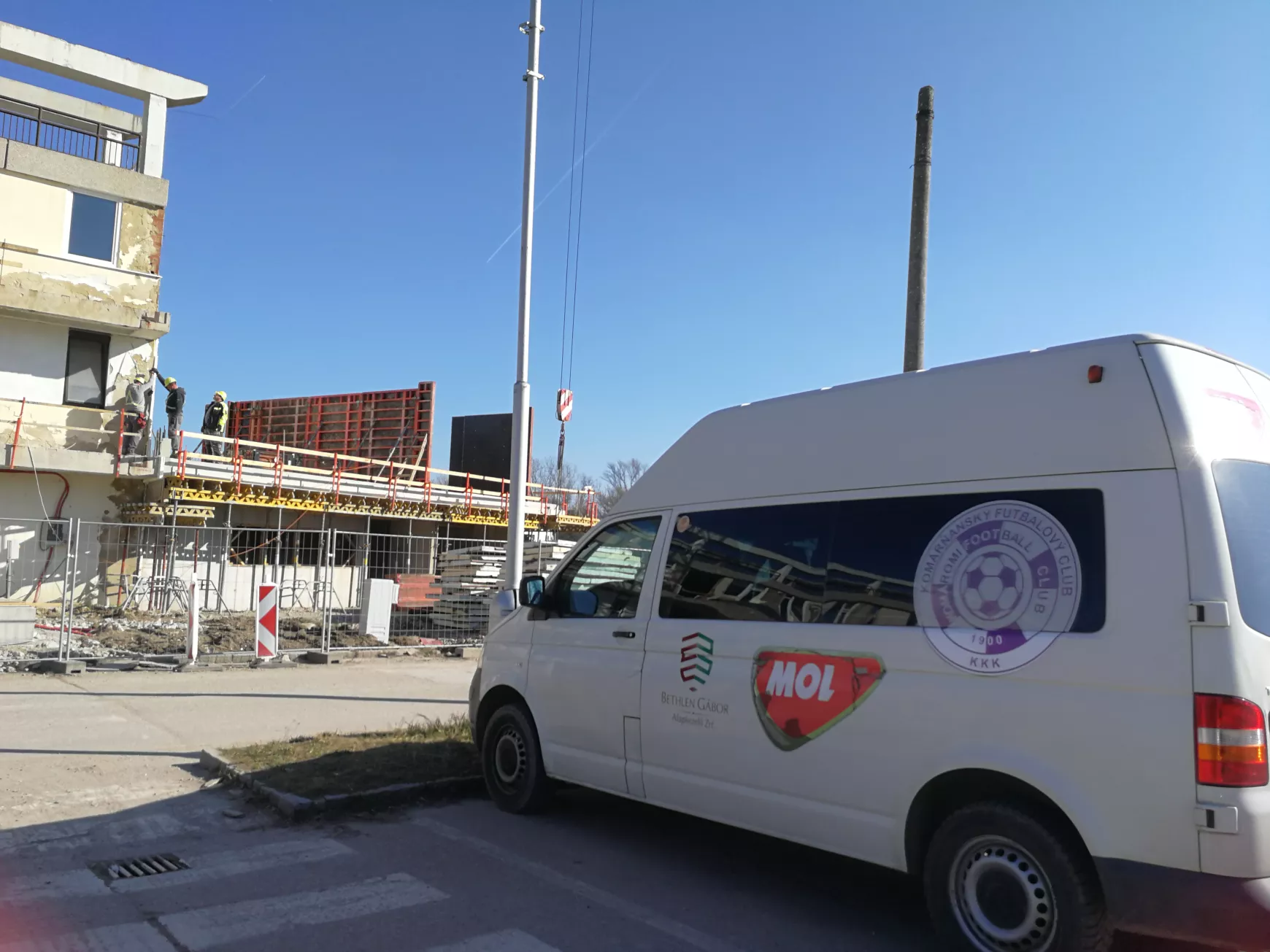 Legkésőbb szeptember végéig elkészülhet a komáromi stadion - KÉPEKKEL