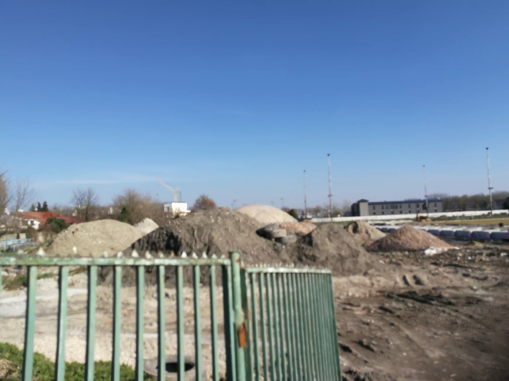 Legkésőbb szeptember végéig elkészülhet a komáromi stadion - KÉPEKKEL