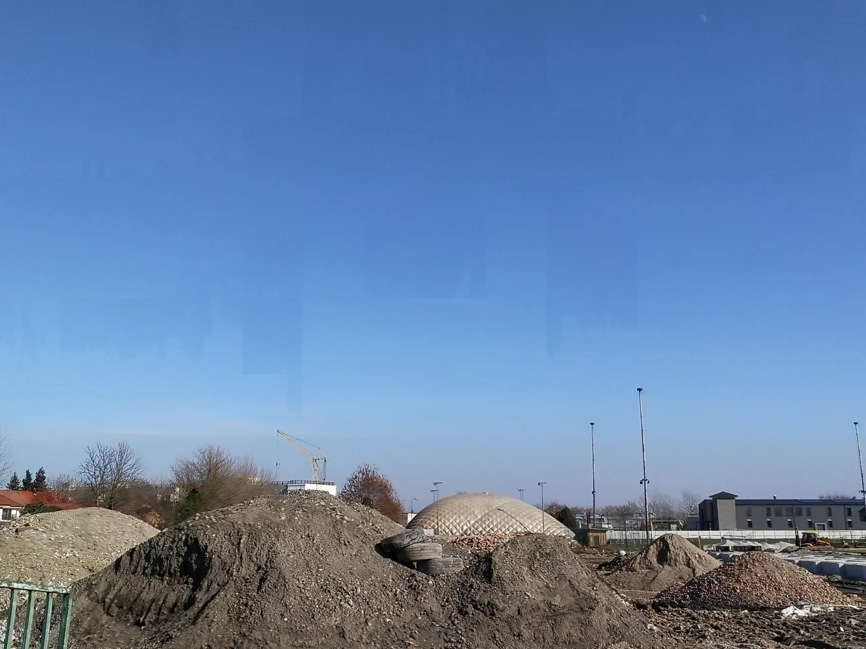 Legkésőbb szeptember végéig elkészülhet a komáromi stadion - KÉPEKKEL