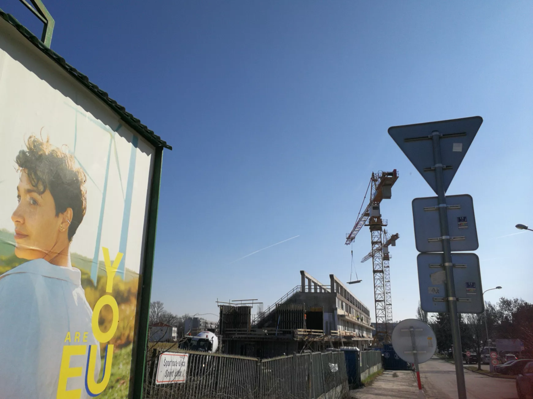 Legkésőbb szeptember végéig elkészülhet a komáromi stadion - KÉPEKKEL