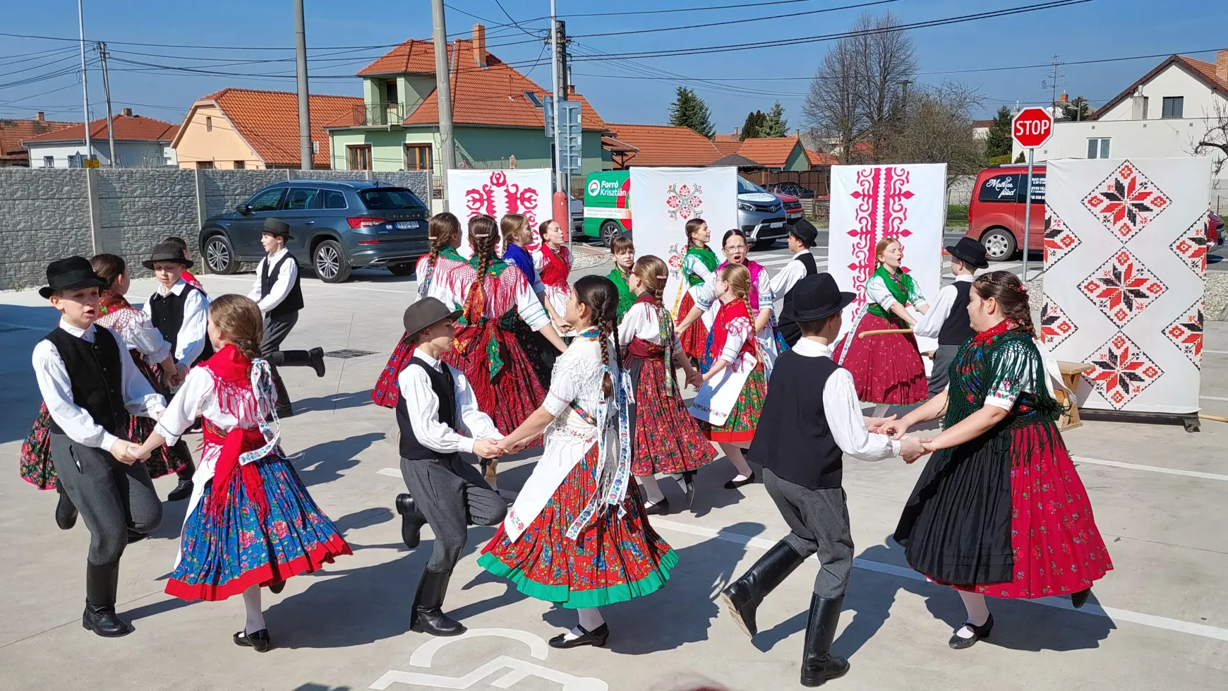Folkcentrum Nagymegyer - táncosok