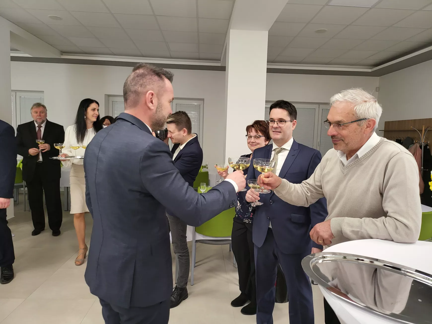 Támogatói központ Vágsellye