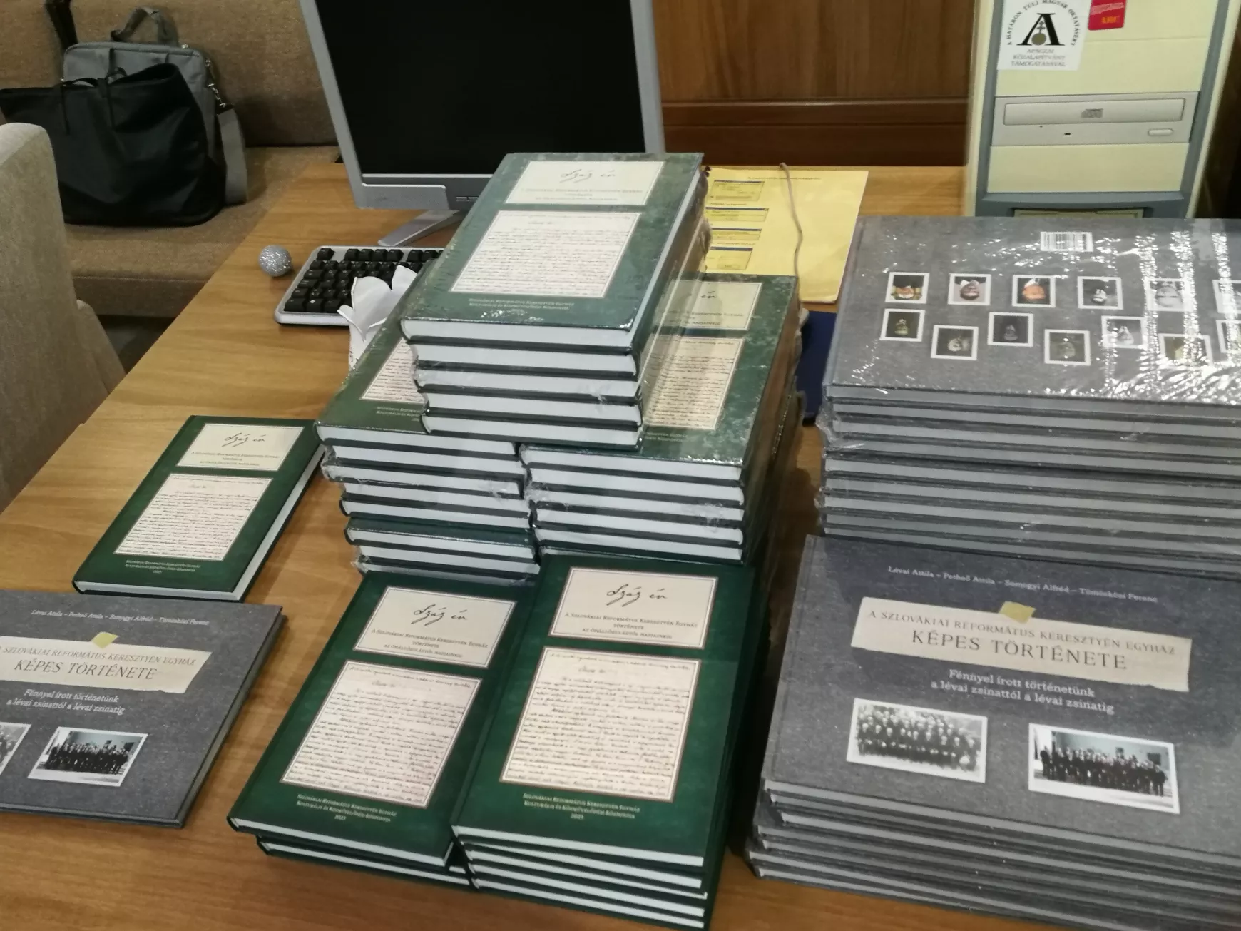A hazai reformátusság száz évét felölelő könyvek felvidéki bemutatója Komáromban - KÉPEKKEL 