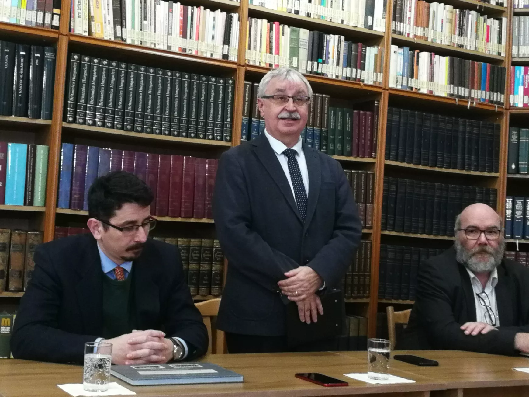 A hazai reformátusság száz évét felölelő könyvek felvidéki bemutatója Komáromban - KÉPEKKEL 