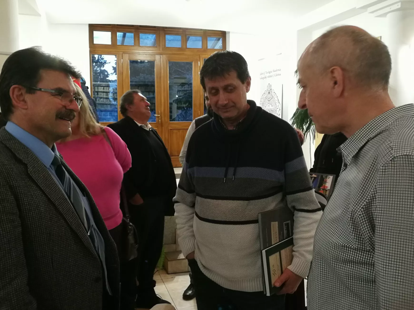 A hazai reformátusság száz évét felölelő könyvek felvidéki bemutatója Komáromban - KÉPEKKEL 