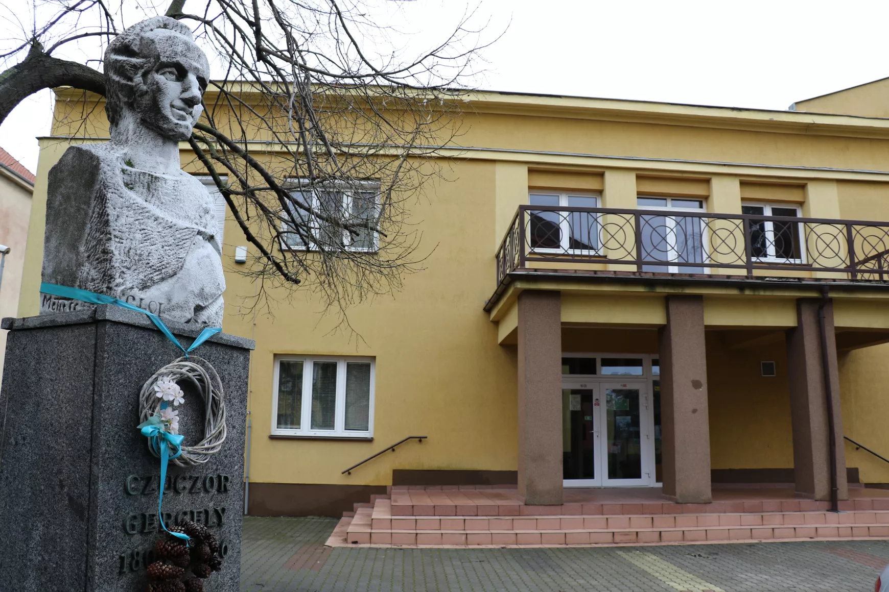Tatárik Emil szobra Érsekújvár