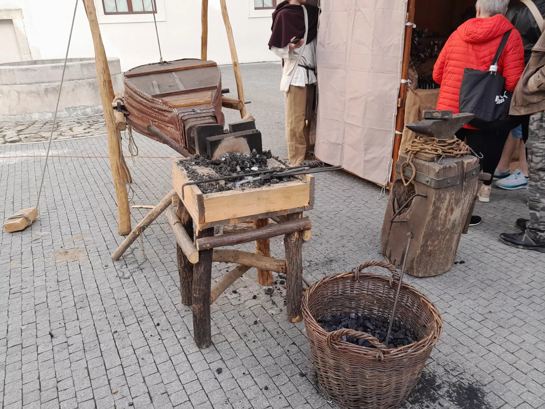 Középkori kézműves piac