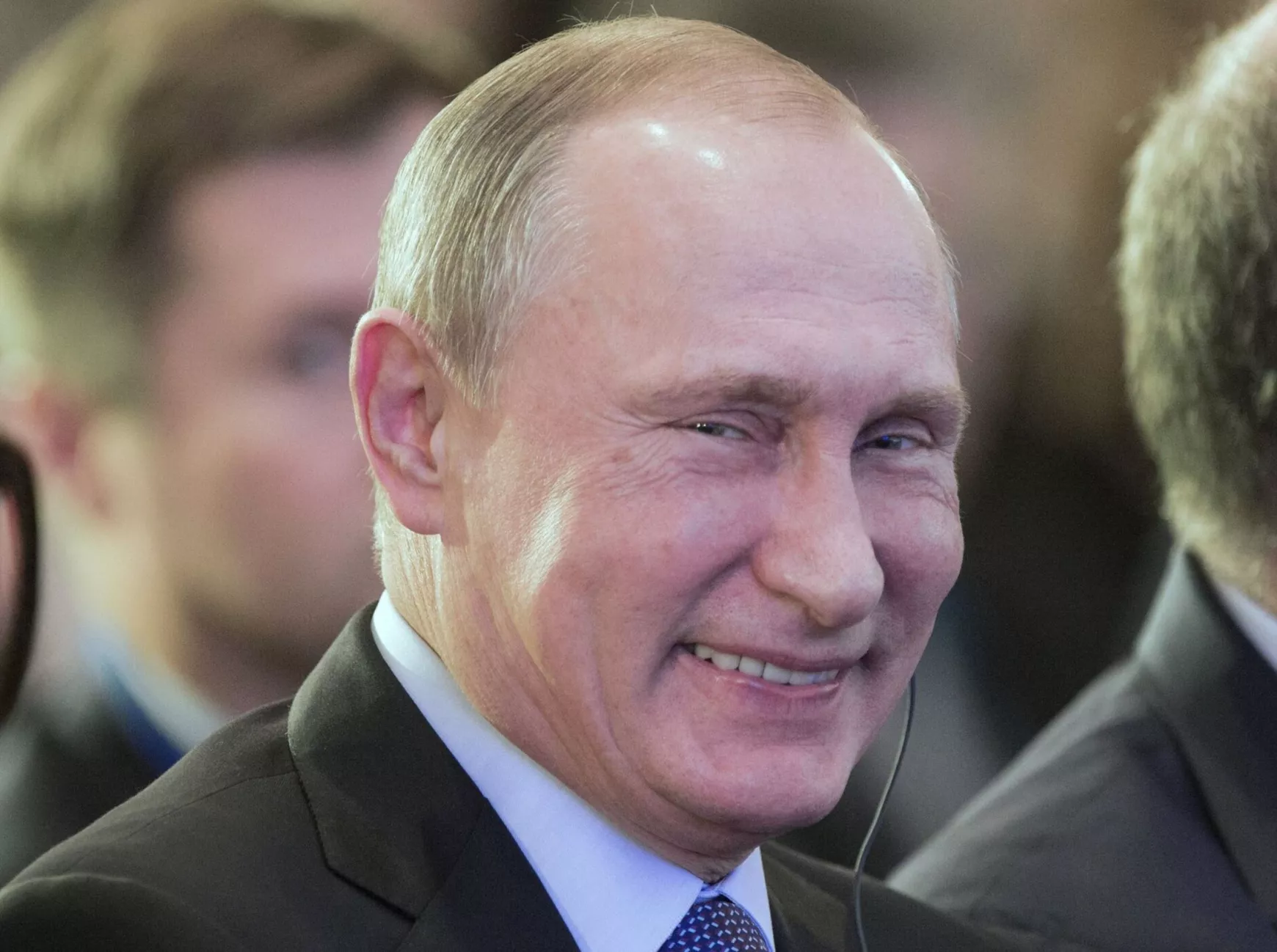 Vlagyimir Putyin - orosz államfő - nevet - Sputnik