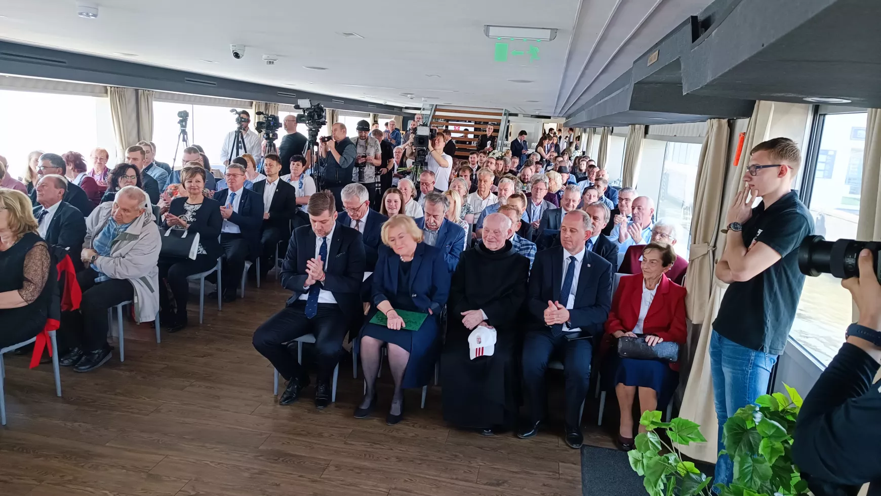 Szili Katalin, mellette Kozma Imre és Csáky Csongor, a Rákóczi Szövetség elnöke