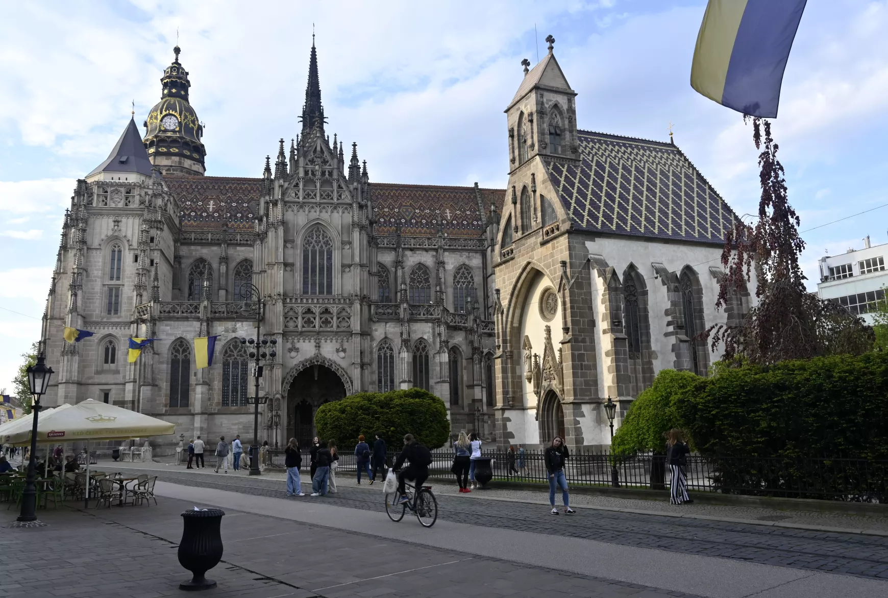Kassa, zenélő szökőkút, felújítás, átadó