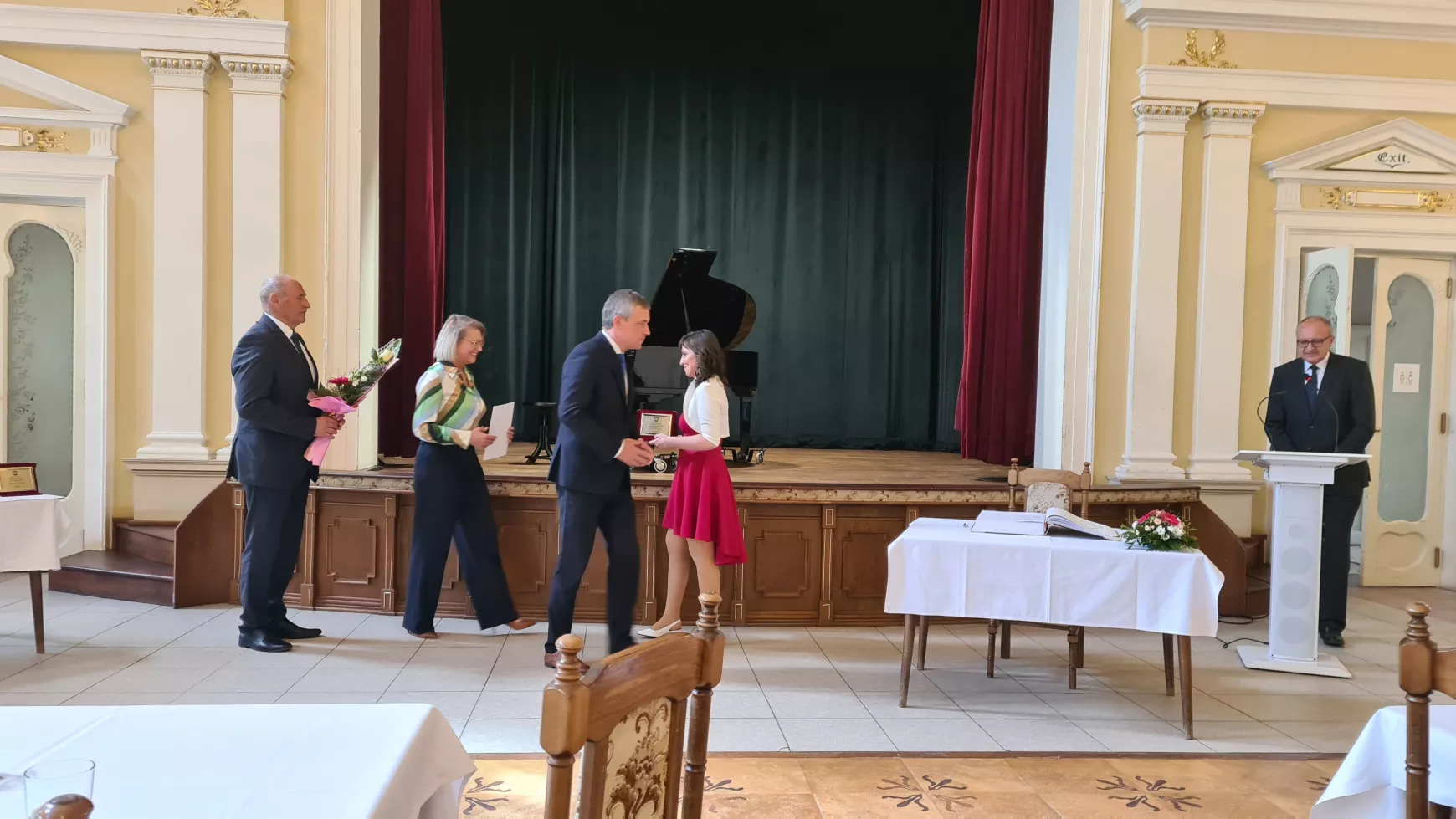 Jutalmazták az év legkiválóbb pedagógusait Komáromban