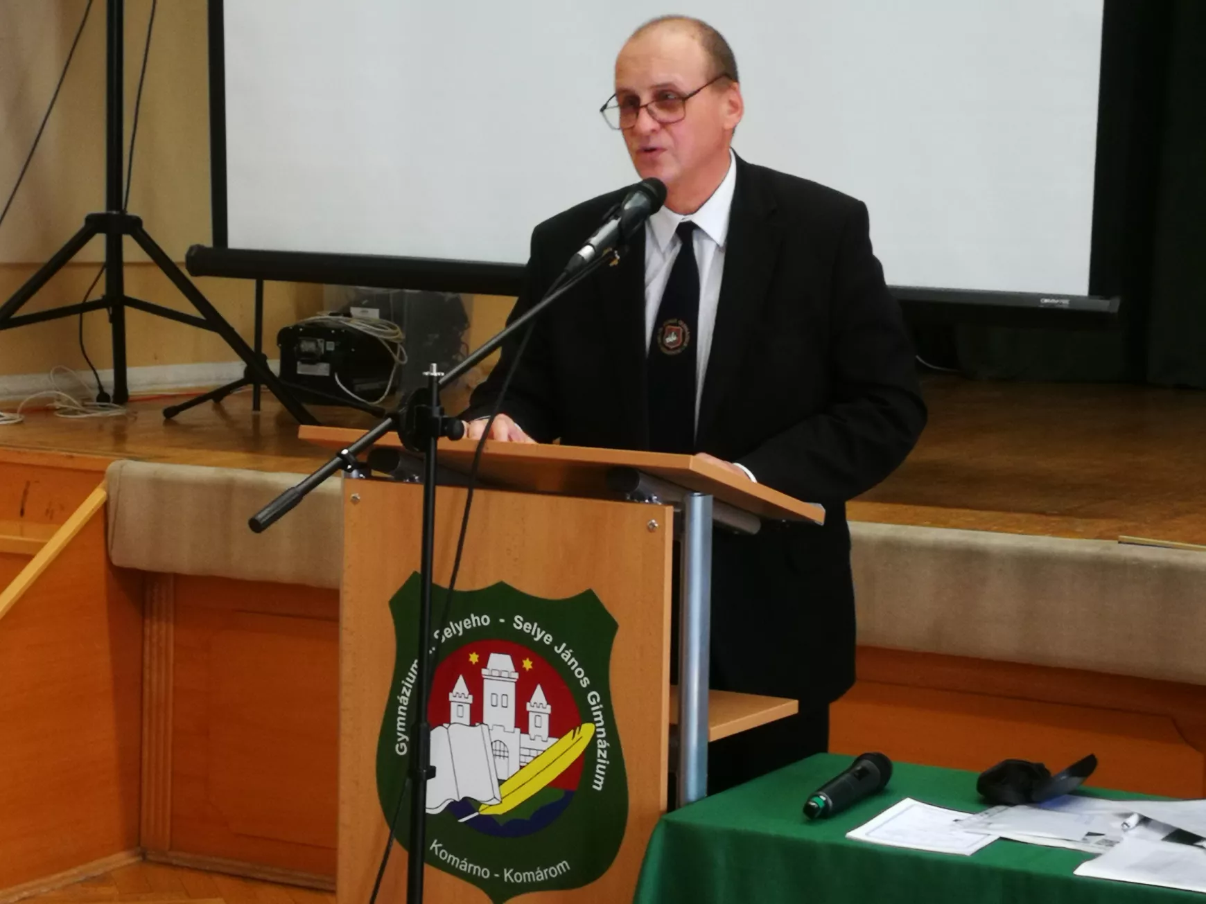 Éretten és felszabadultan távoztak a „Selye-gimiből” az idei végzősök