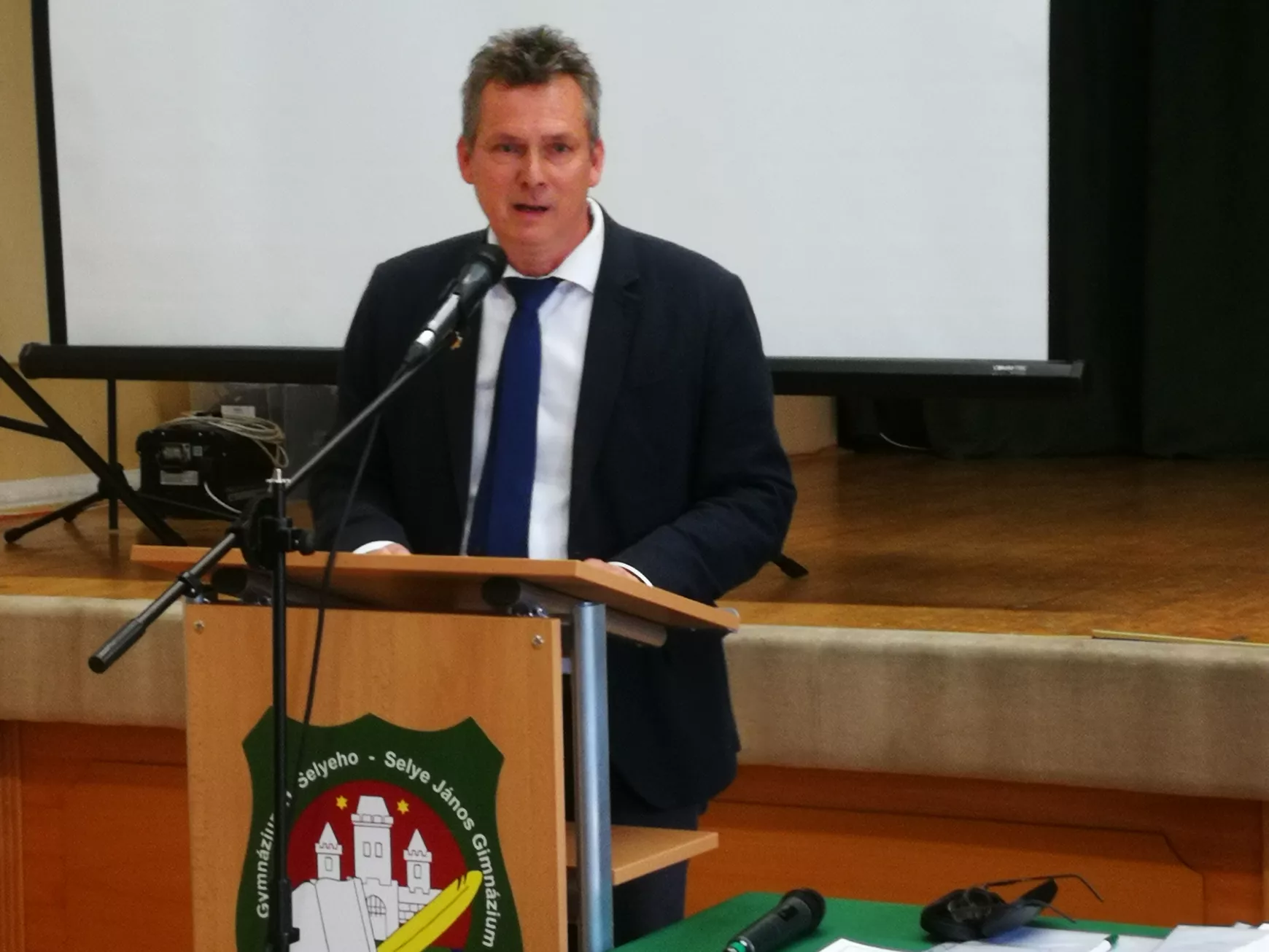 Éretten és felszabadultan távoztak a „Selye-gimiből” az idei végzősök