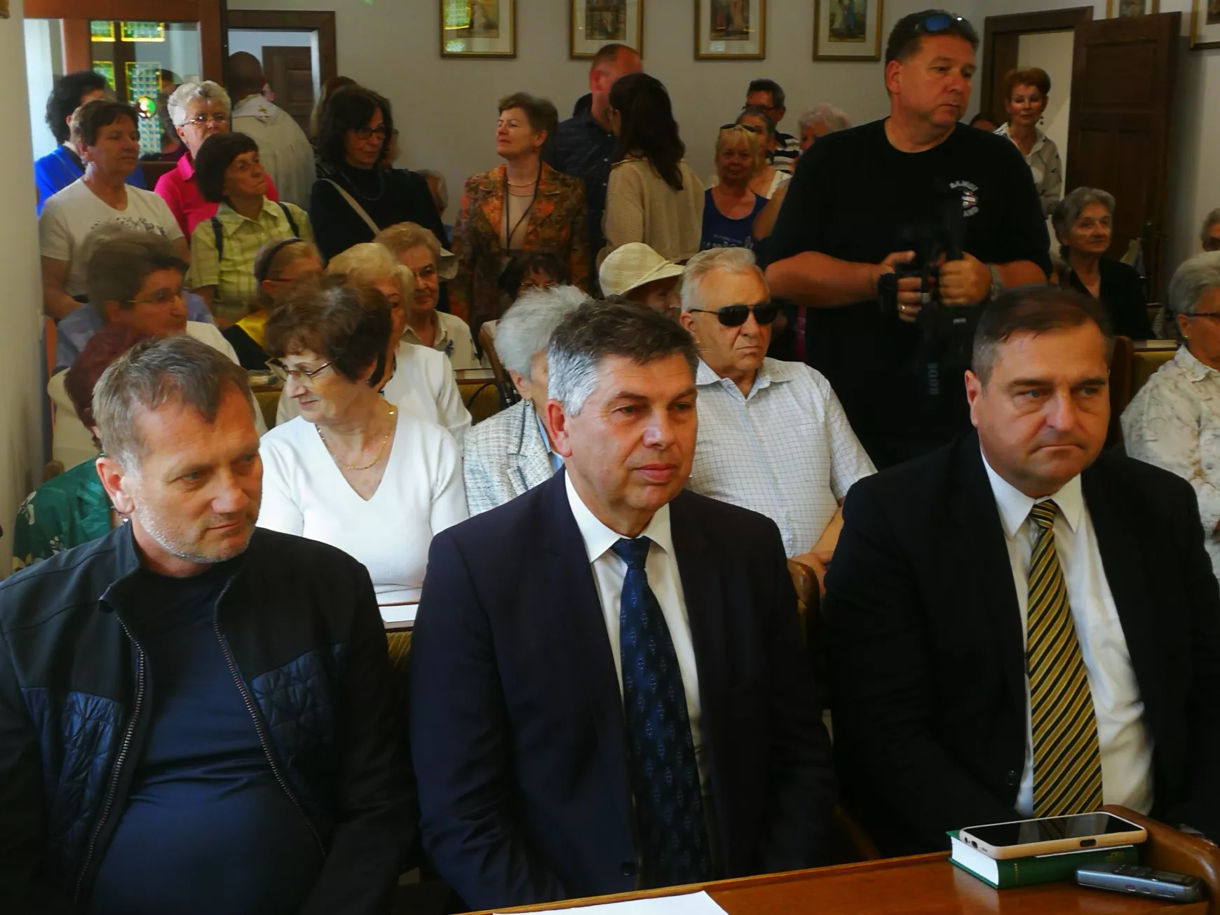 Mons. Orosch János érsek áldotta meg az elkészült kórházi kápolnát Komáromban – KÉPEKKEL