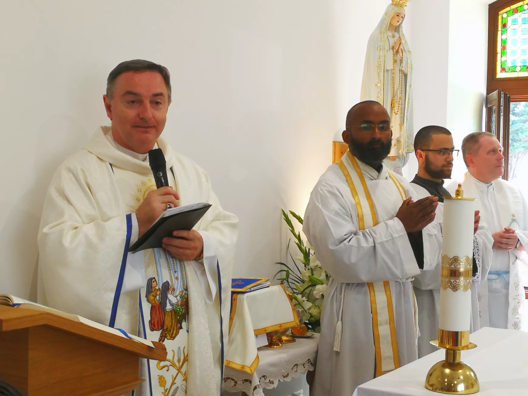 Mons. Orosch János érsek áldotta meg az elkészült kórházi kápolnát Komáromban – KÉPEKKEL