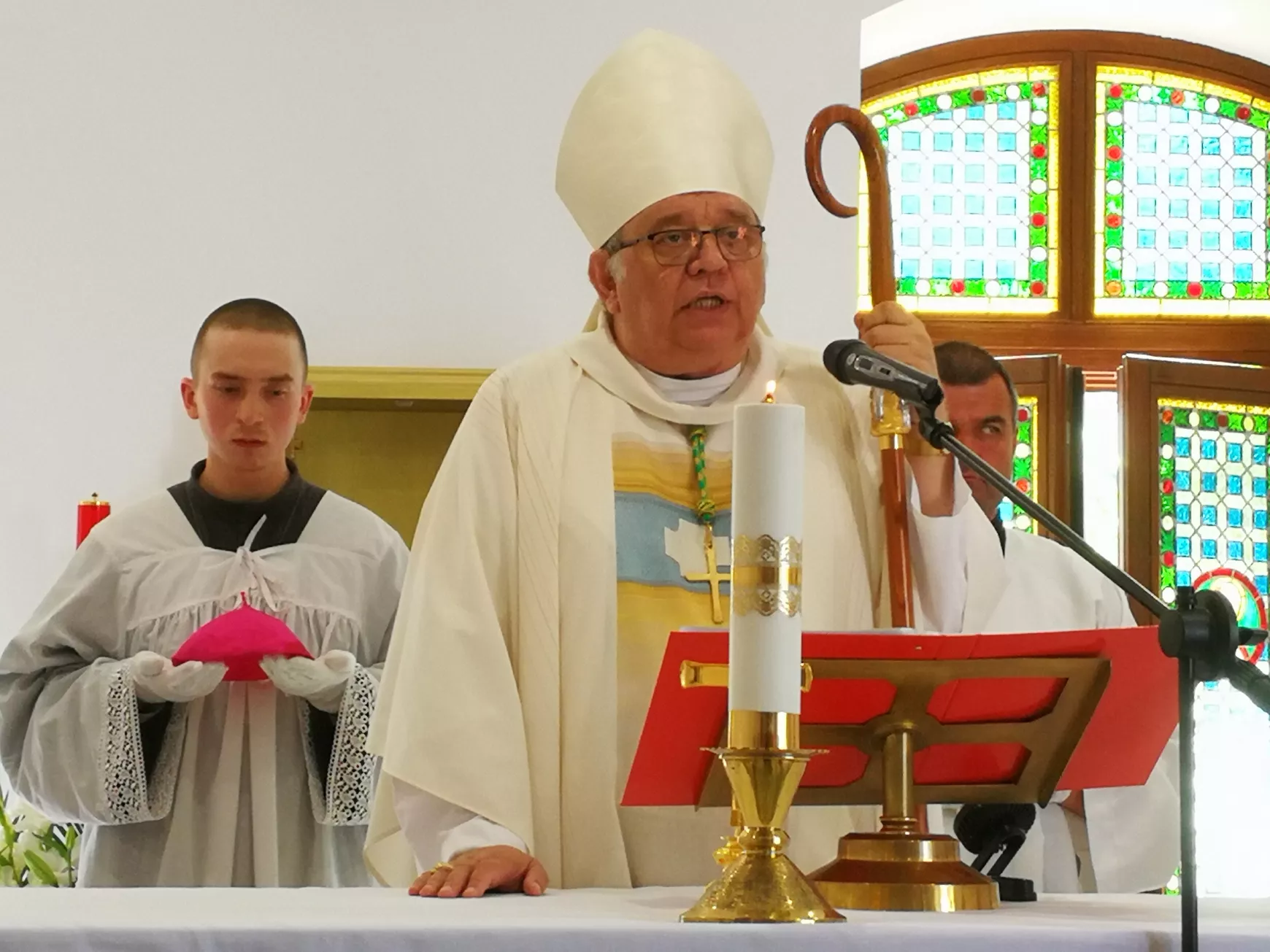 Mons. Orosch János érsek áldotta meg az elkészült kórházi kápolnát Komáromban – KÉPEKKEL