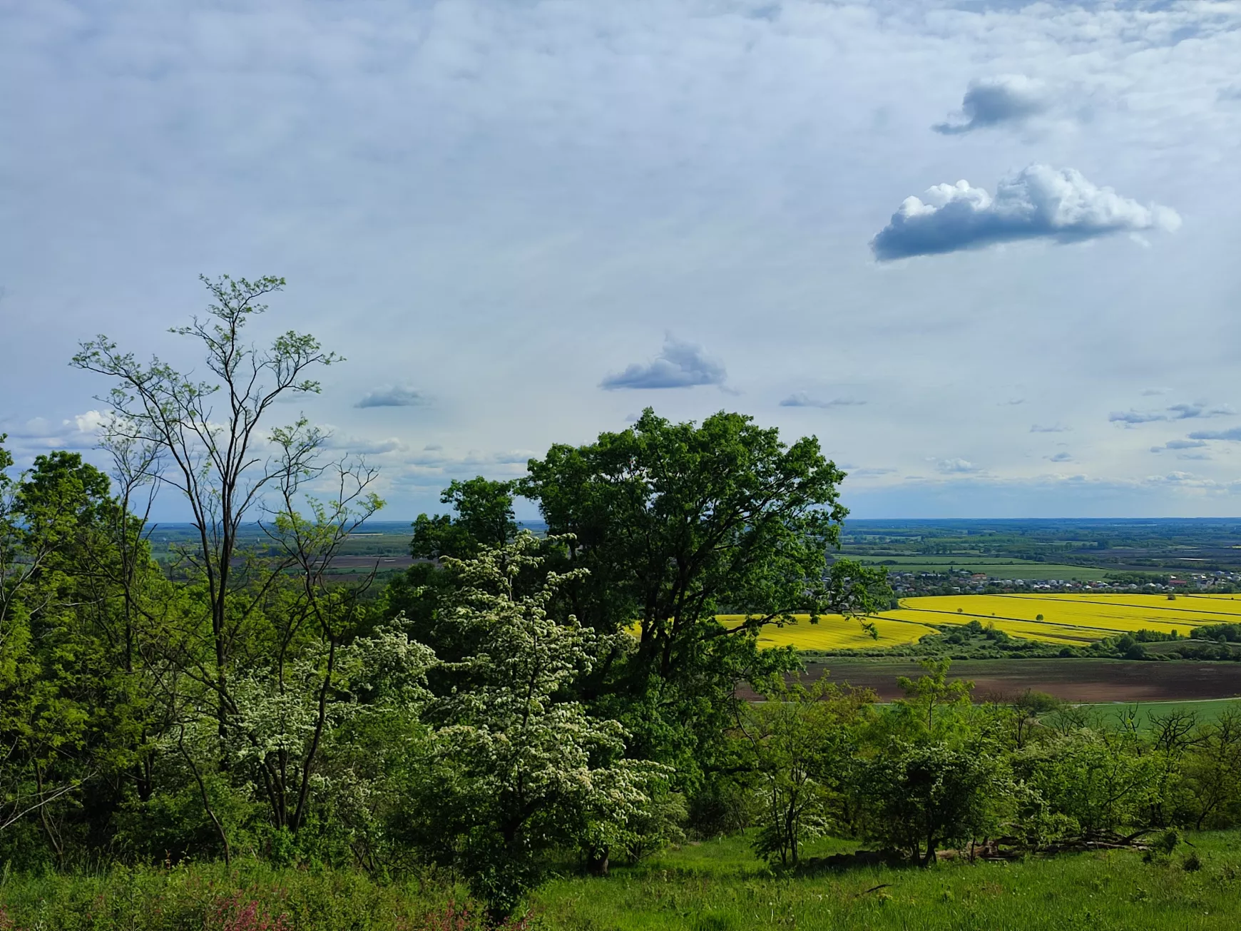 A csodás tavaszi panoráma a Nagyhegyről.