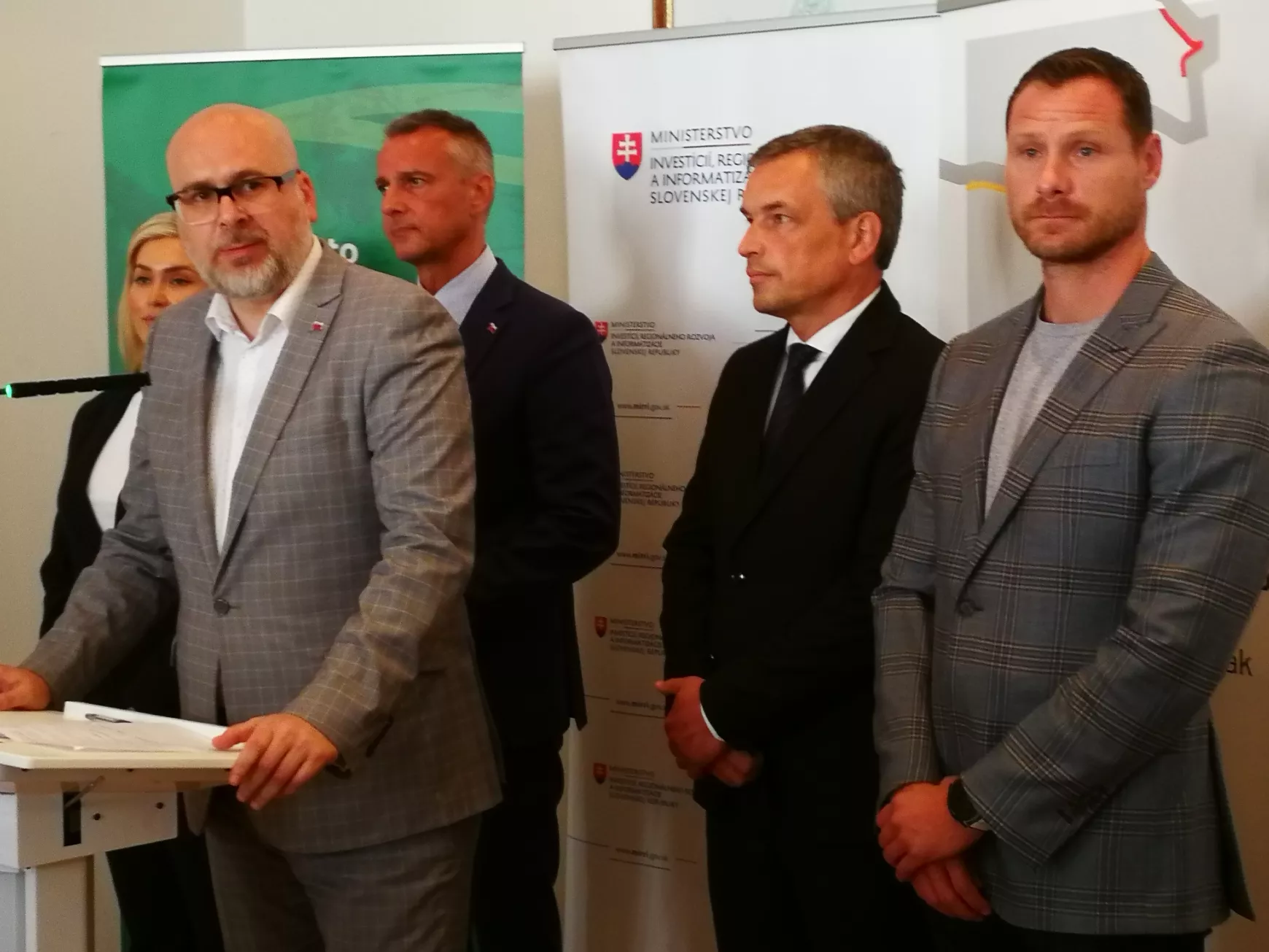 Raši miniszter Komáromban: bő 20 millió eurós támogatással a biztonságosabb és korszerűbb településekért