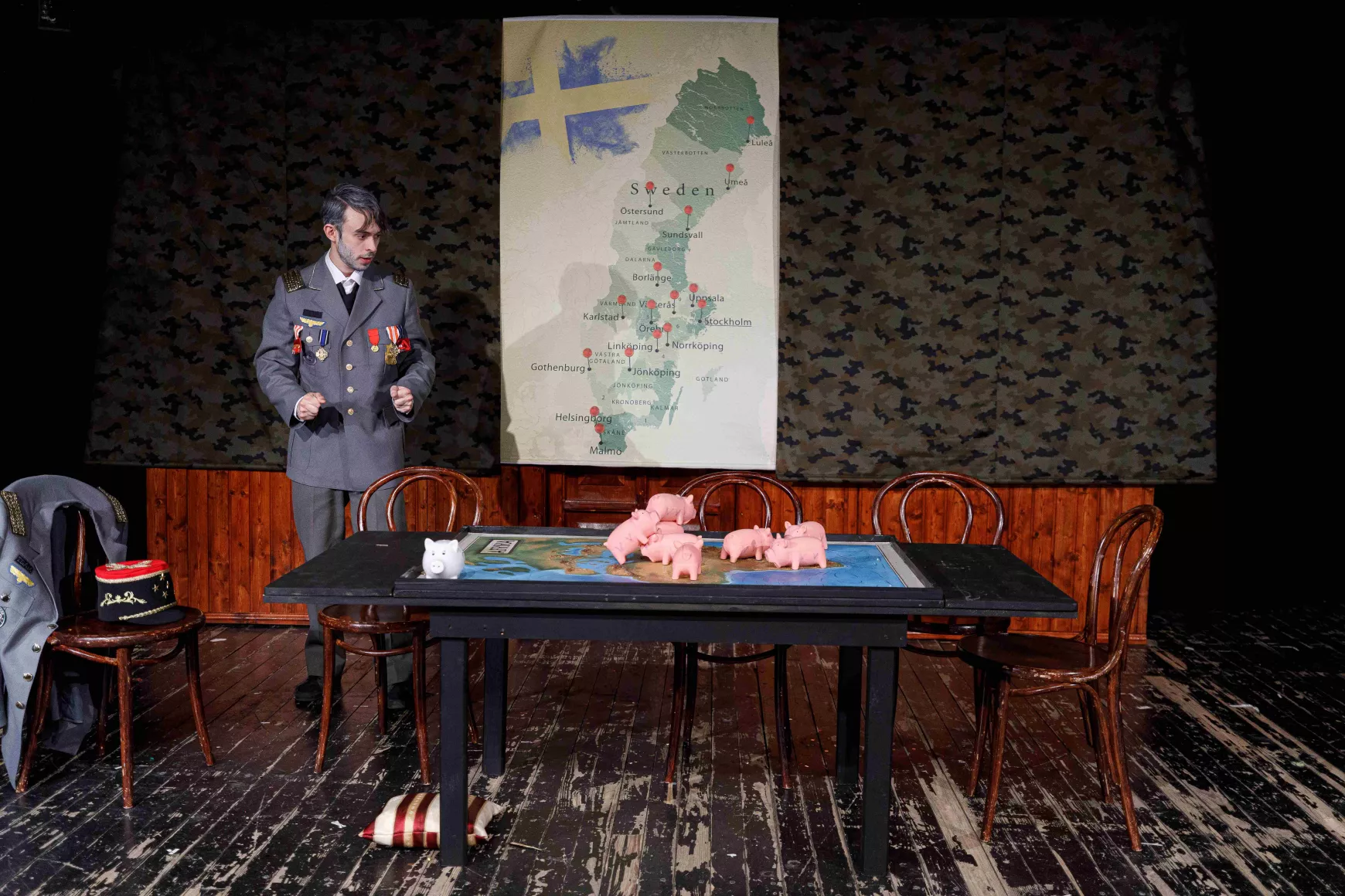 Tábornokok uzsonnája: az összmagyar és a szlovákiai színházi deszkákon elsőként a Komáromban – KÉPEKKEL