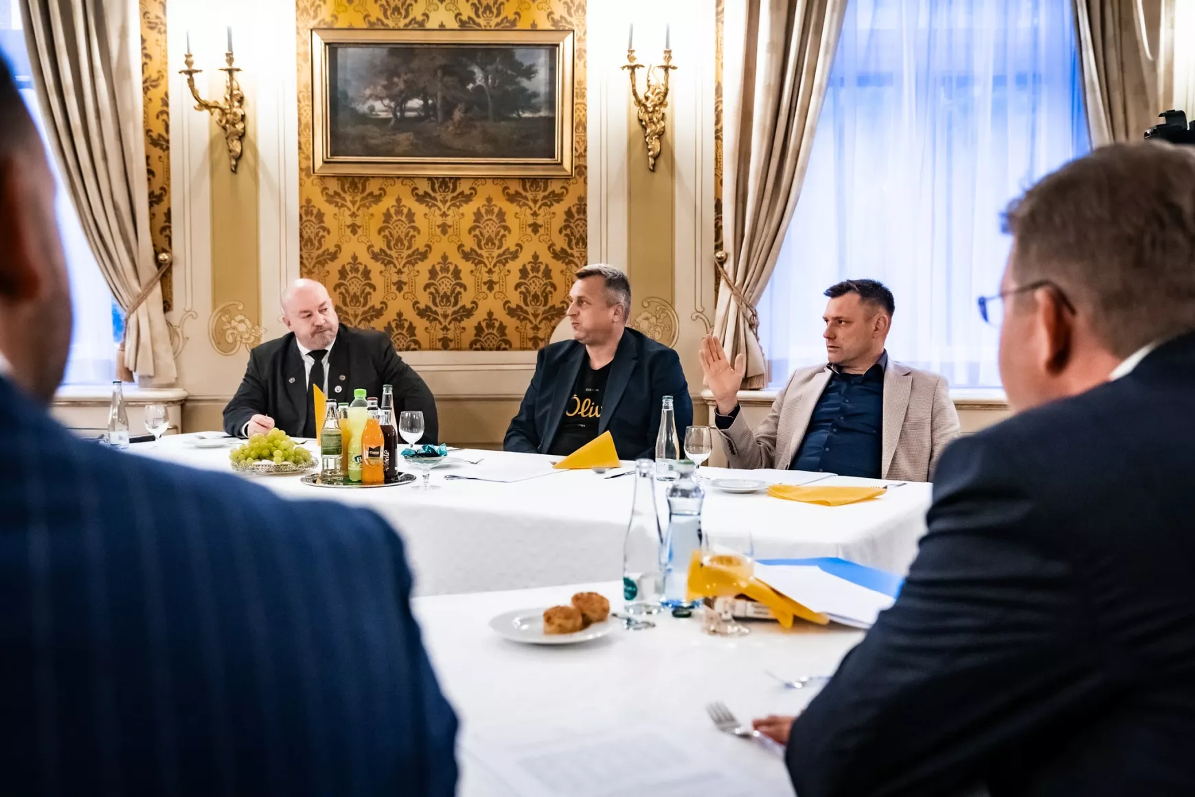 Rudolf Huliak, Andrej Danko és Tomáš Taraba a Koalíciós Tanács ülésén, 2024. június 10-én