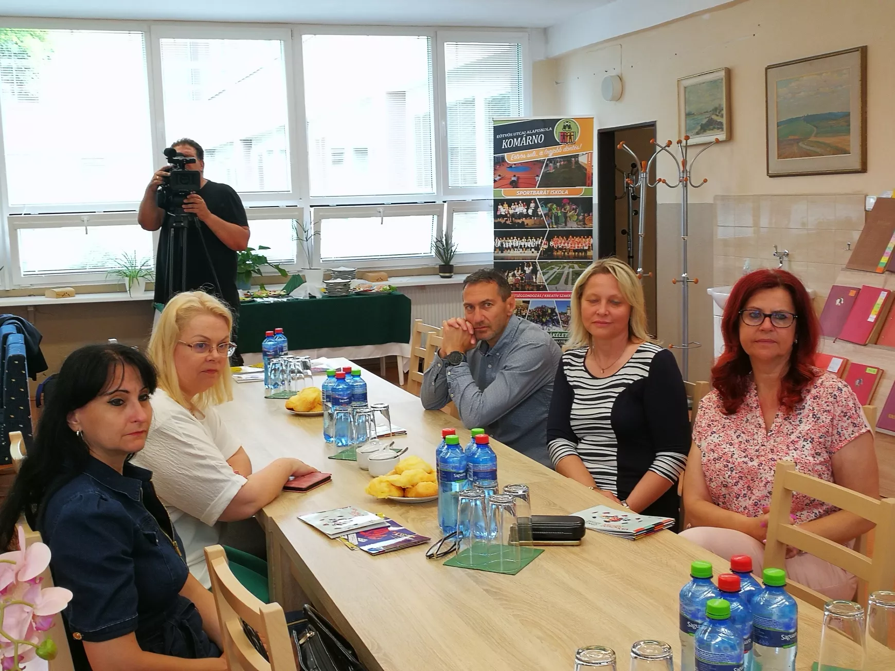 A Bűvösvölgy médiaértés-oktató központ csapata Komáromban tart diákfoglalkozásokat - KÉPEKKEL