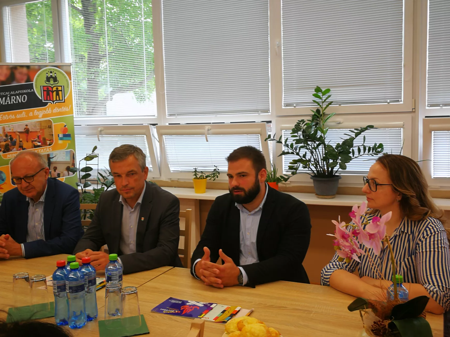 A Bűvösvölgy médiaértés-oktató központ csapata Komáromban tart diákfoglalkozásokat - KÉPEKKEL