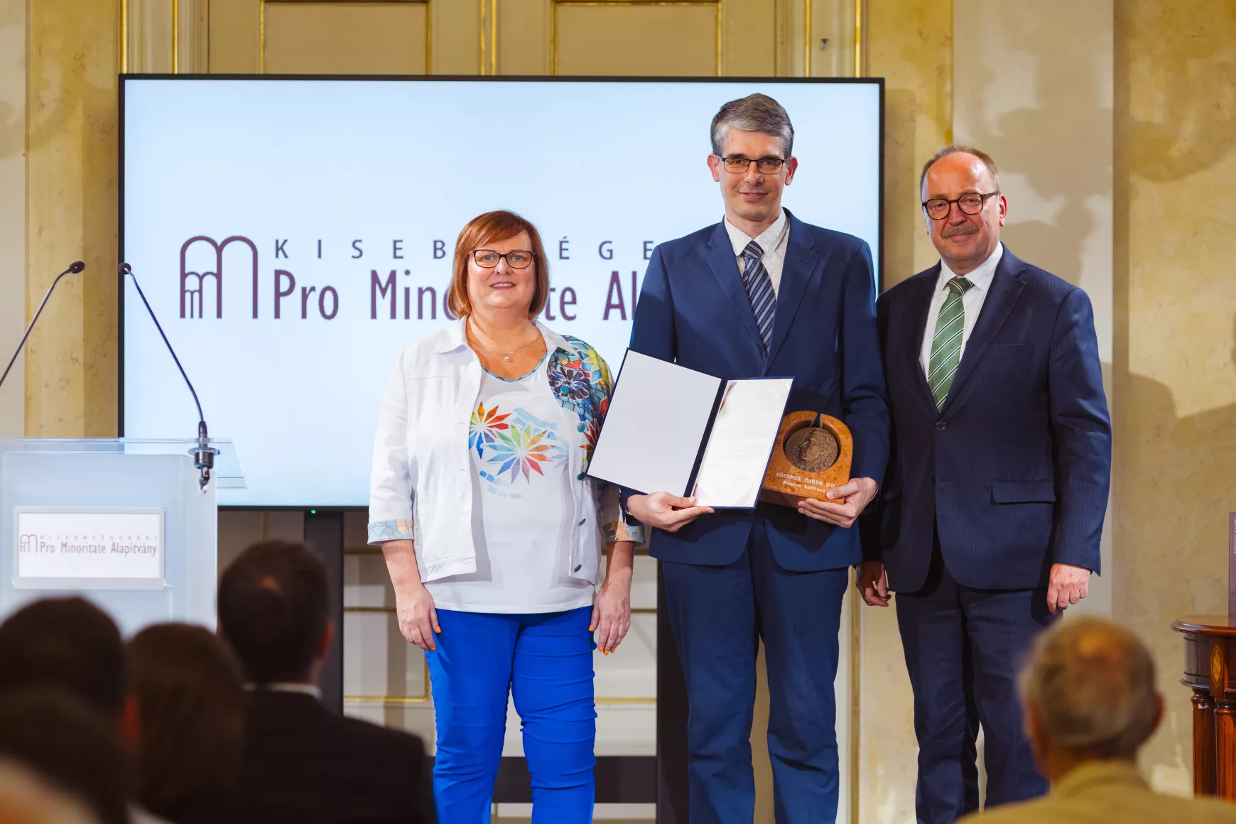 Fiala-Butora, Lőrincz Csaba Díj_foto Pro Minoritate-Lang Péter_Fiala-Butora János Tárnok Máriával és Németh Zsolttal
